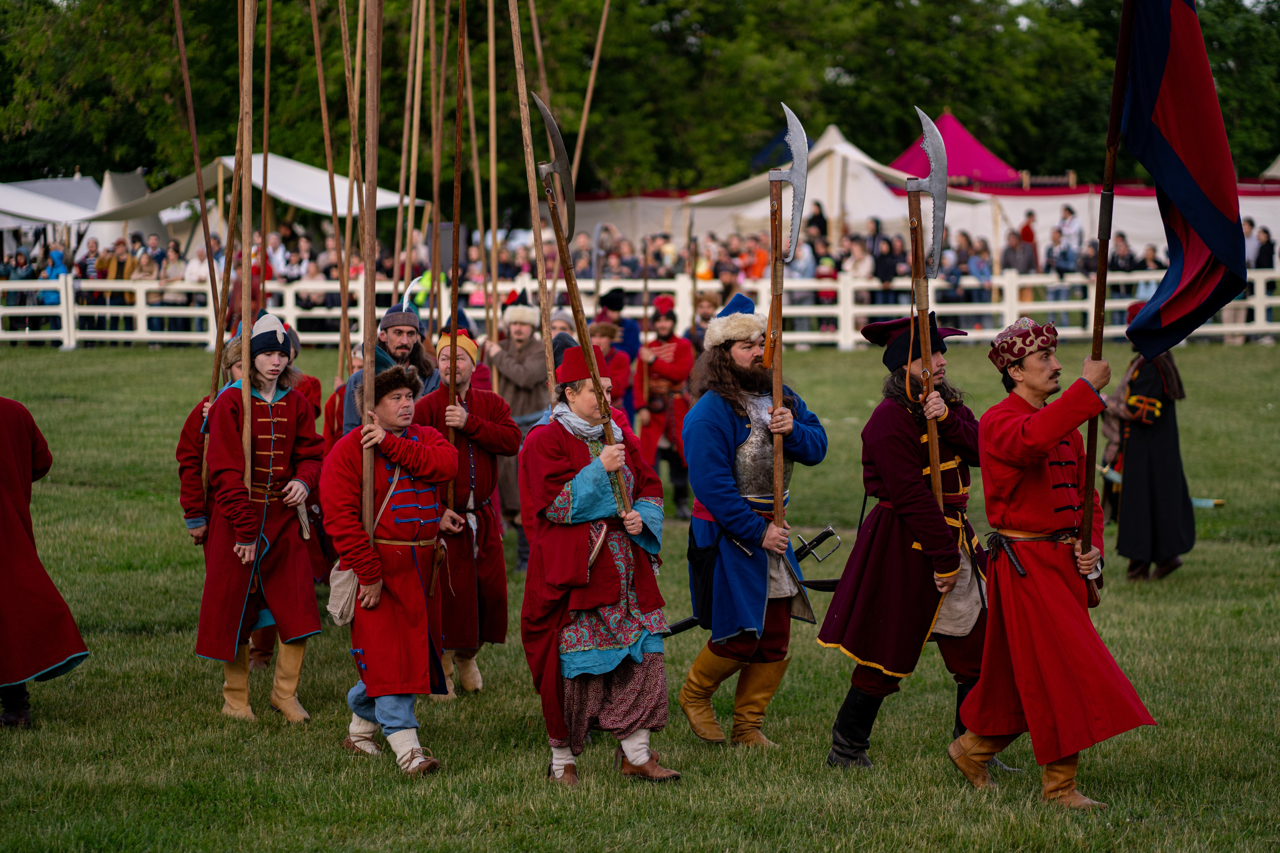Фотографии фестиваль «Времена и эпохи» 10 июня 2023. Музей-заповедник «Коломенское», фотограф Ксения Насокина. Древняя Русь, Российская Империя, история, исторический фестиваль, реконструкторы, историческая реконструкция, 1654-1667 гг. Русско-польская война, XVII век, Запорожская Сечь, Речь Посполитая, быт царской России, стрелецкий полк, крылатые гусары, пикинёры, реконструкция сражения.