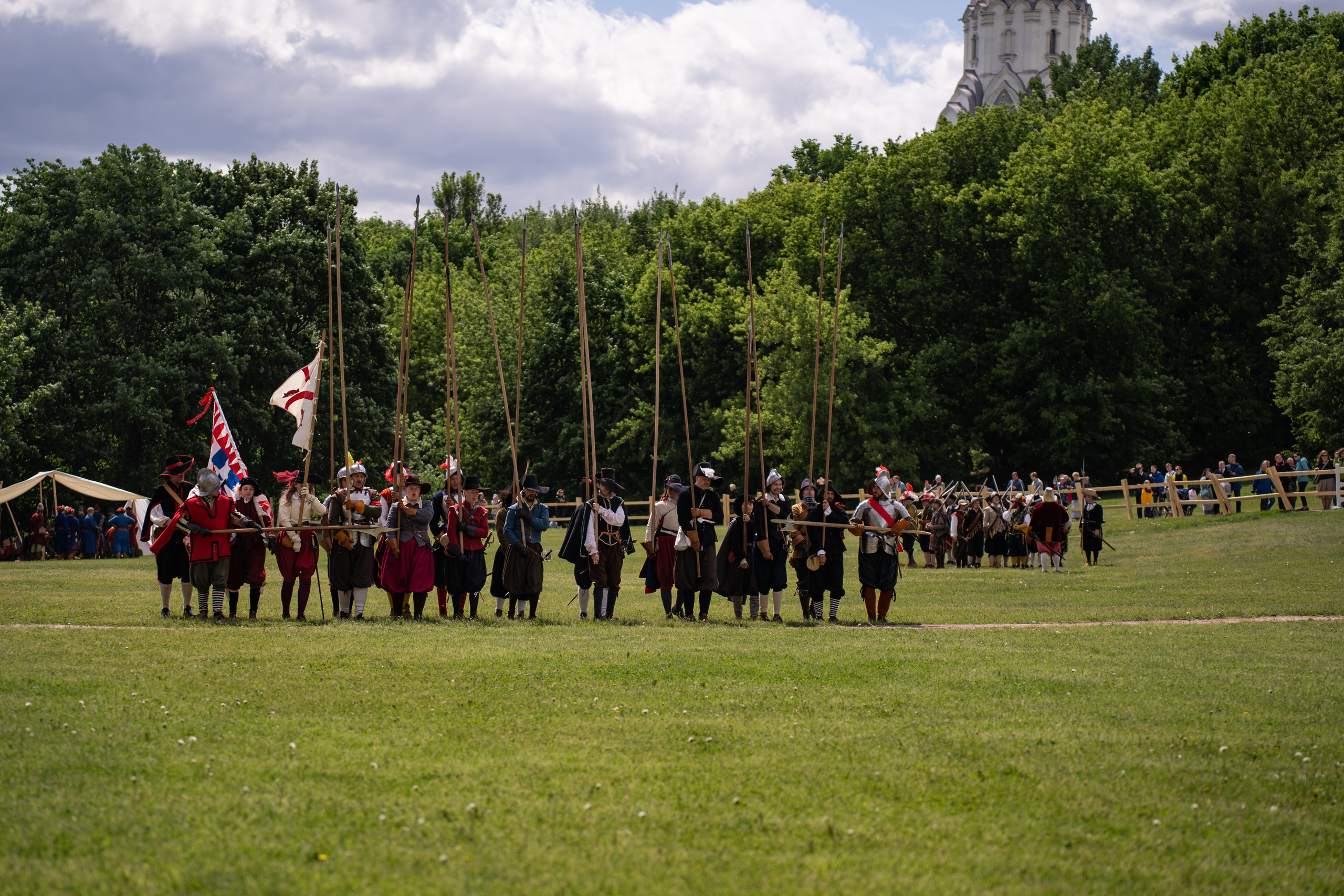 Фотографии фестиваль «Времена и эпохи» 10 июня 2023. Музей-заповедник «Коломенское», фотограф Ксения Насокина. Древняя Русь, Российская Империя, история, исторический фестиваль, реконструкторы, историческая реконструкция, 1654-1667 гг. Русско-польская война, XVII век, Запорожская Сечь, Речь Посполитая, быт царской России, стрелецкий полк, крылатые гусары, пикинёры, реконструкция сражения.