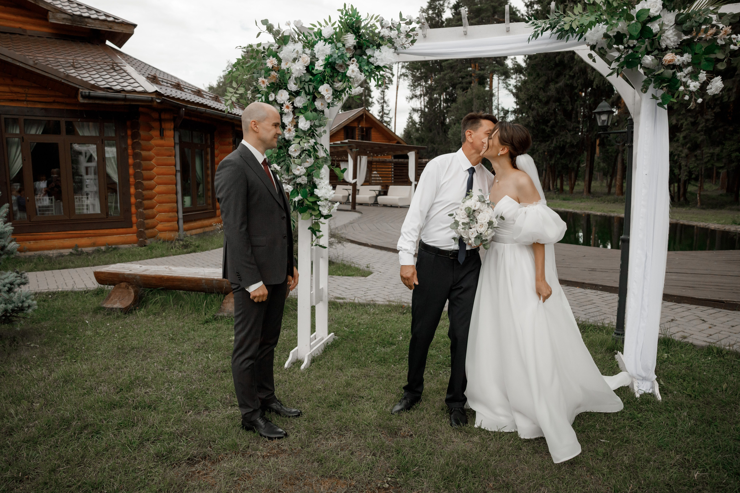 Полина и Дмитрий, загородный клуб «Барин», ЗАГС в г. Пушкино. Свадебный и репортажный фотограф (Москва, Королев и другие)