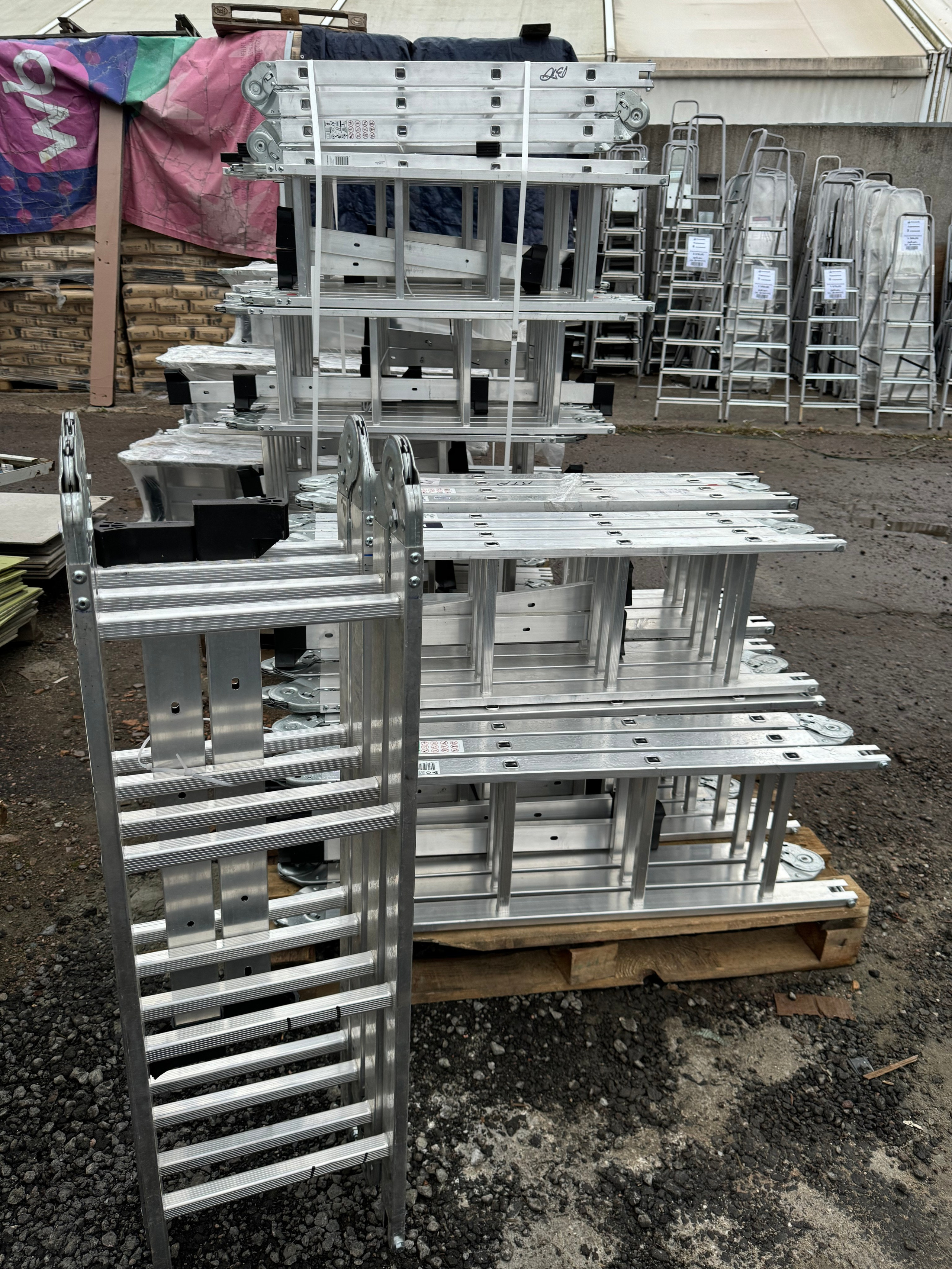 Лестницы и стремянки. Строительный магазин низких цен Экономкин