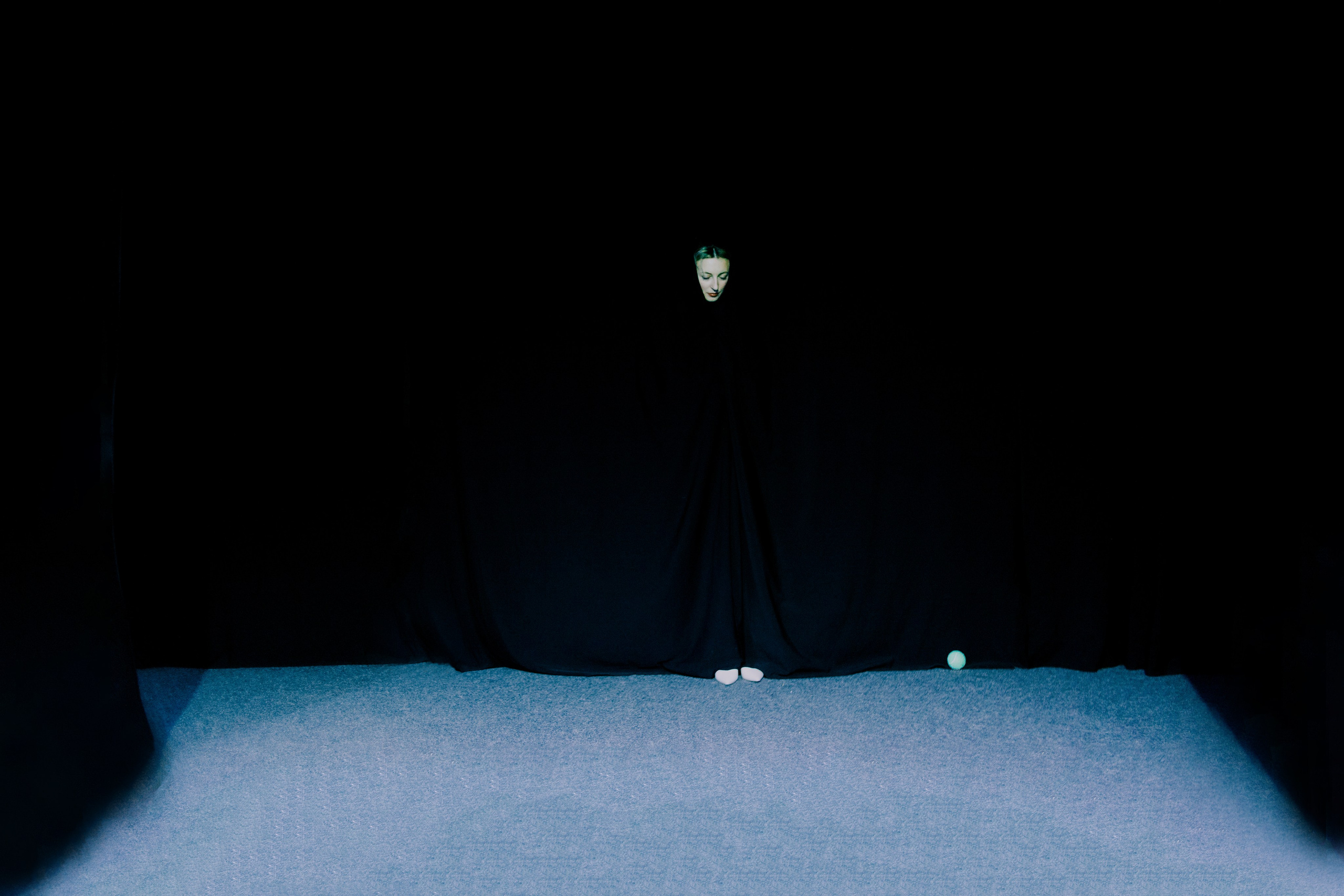 На кубе. Фотограф Старый Оскол Мавлыга Мария