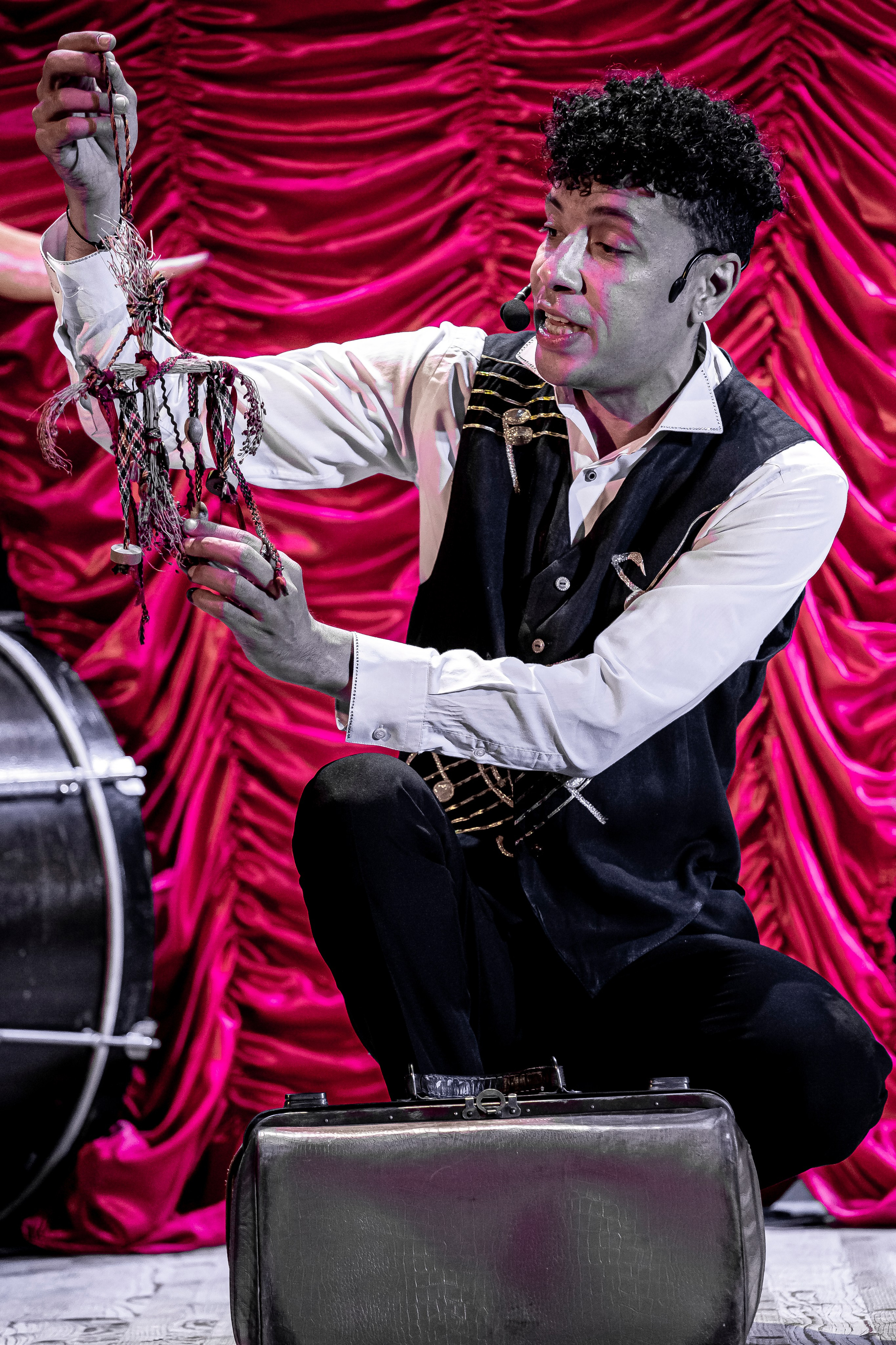 Цирк из Саквояжа спектакль театра САКВОЯЖ. Фотограф в Сочи Юрий Шептаев