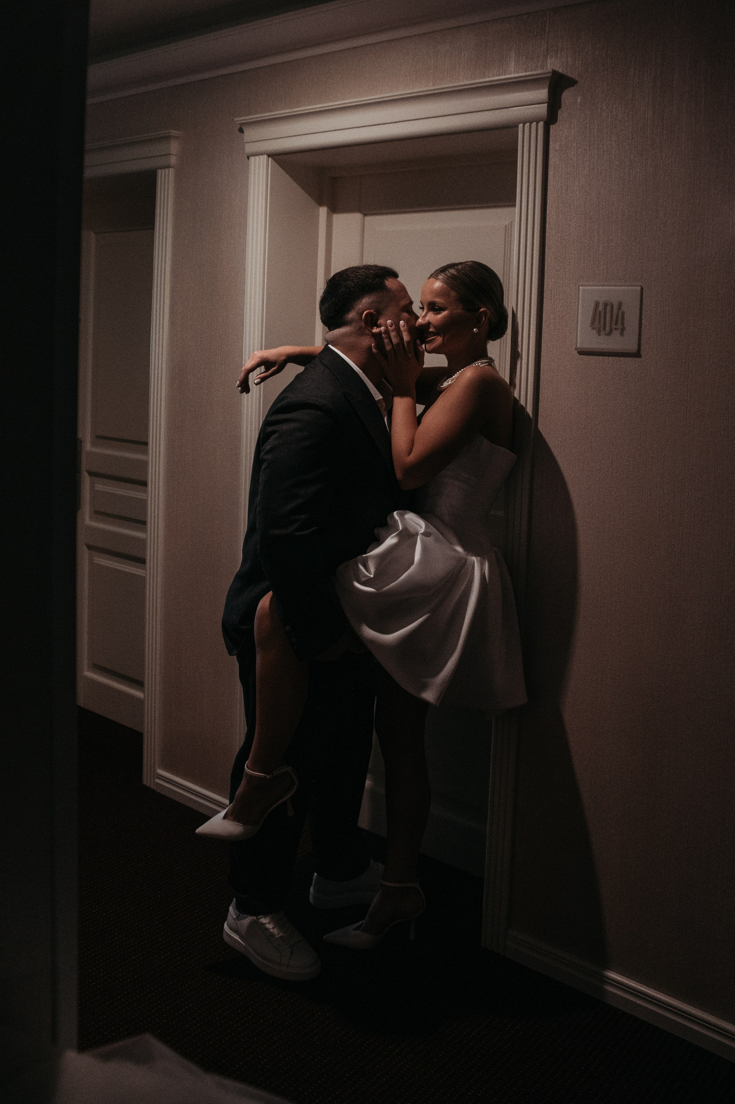 Свадебная фотосессия в Завидово гольф поле с утром невесты и красивым свадебным банкетом. Свадебный фотограф в Твери, Москве и Санкт-Петербурге Денисова Екатерина