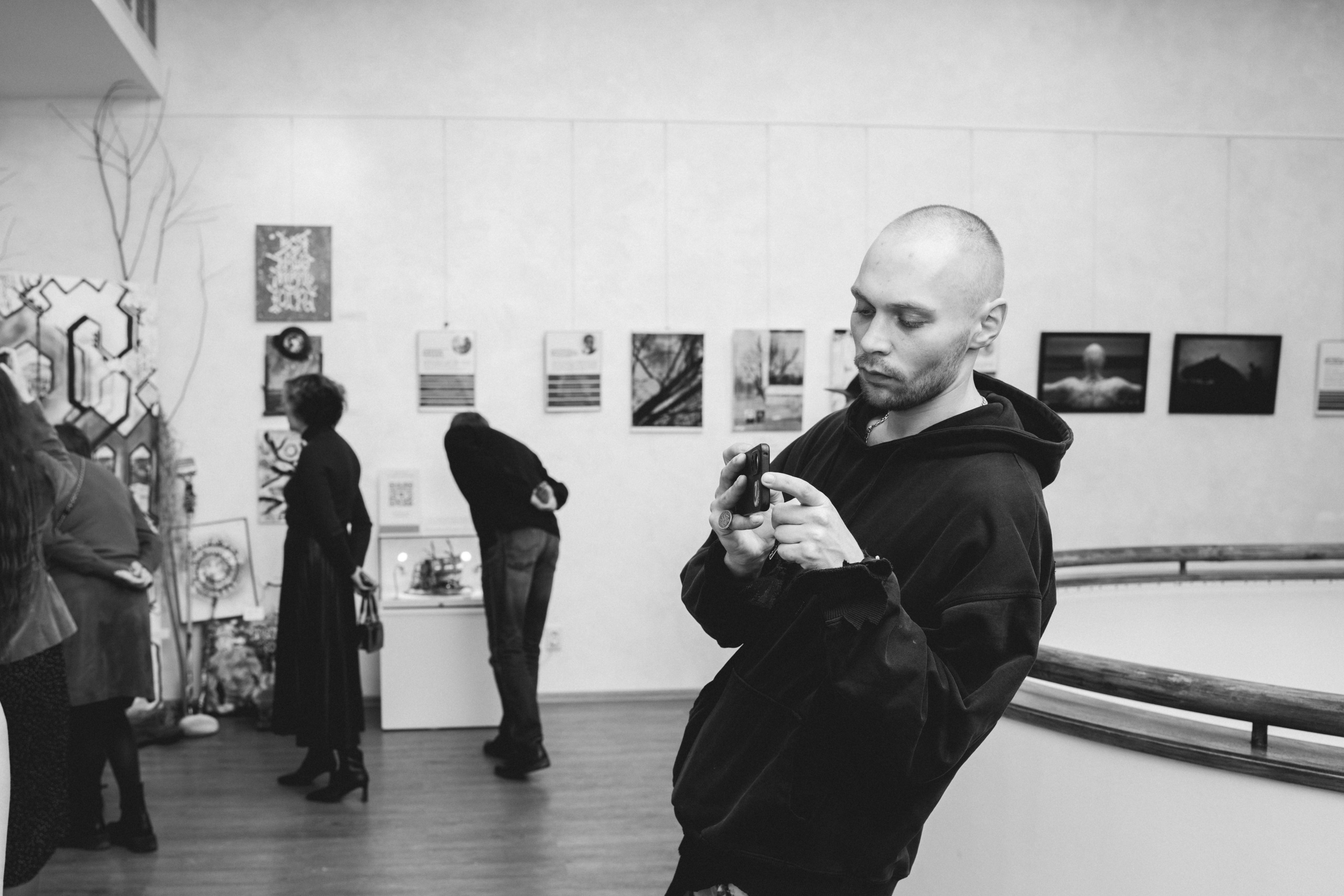 Открытие выставочного проекта «Я + Искусство = ЮГРА». Лайфстайл фотограф в Ханты-Мансийске Мария Шишкина