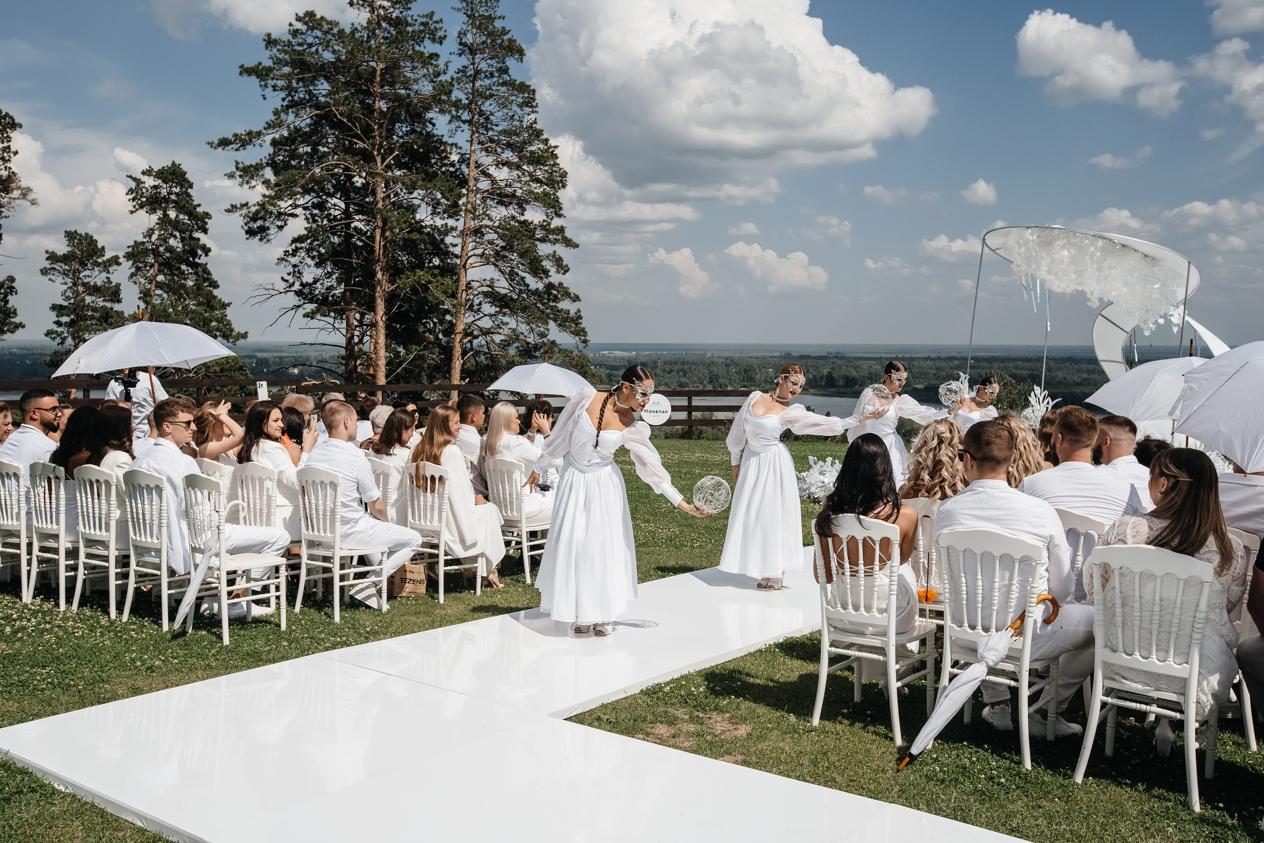 Выступления на банкетных площадках. Танцевальная шоу-группа «GRANAT»