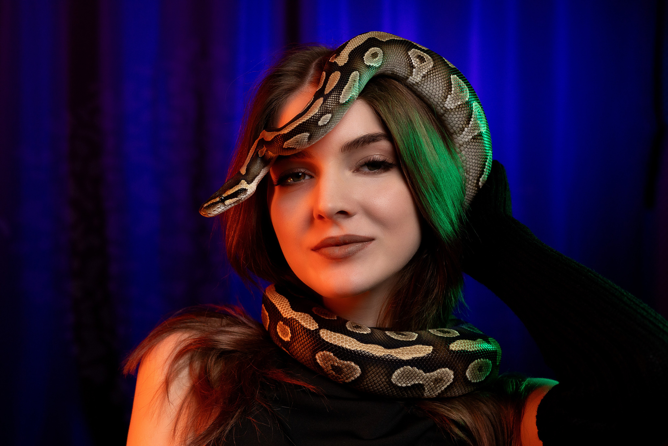 Анастасия. Фотосессия со змеей. Портретный фотограф Панферова Регина г. Санкт-Петербург, г. Казань