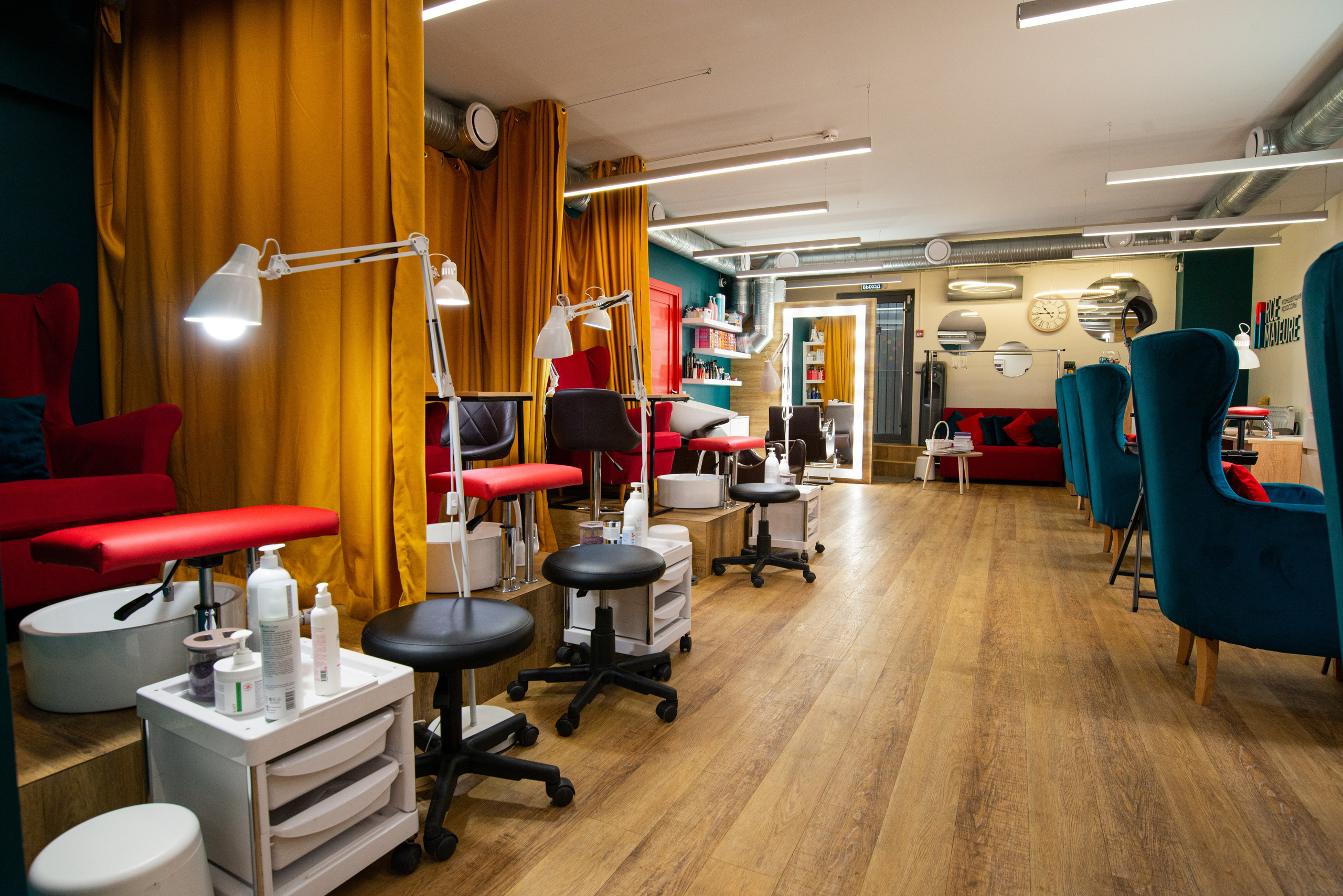 Интерьерная фотосъёмка салонов красоты Force Majeure. Репортажный и персональный фотограф в Москве