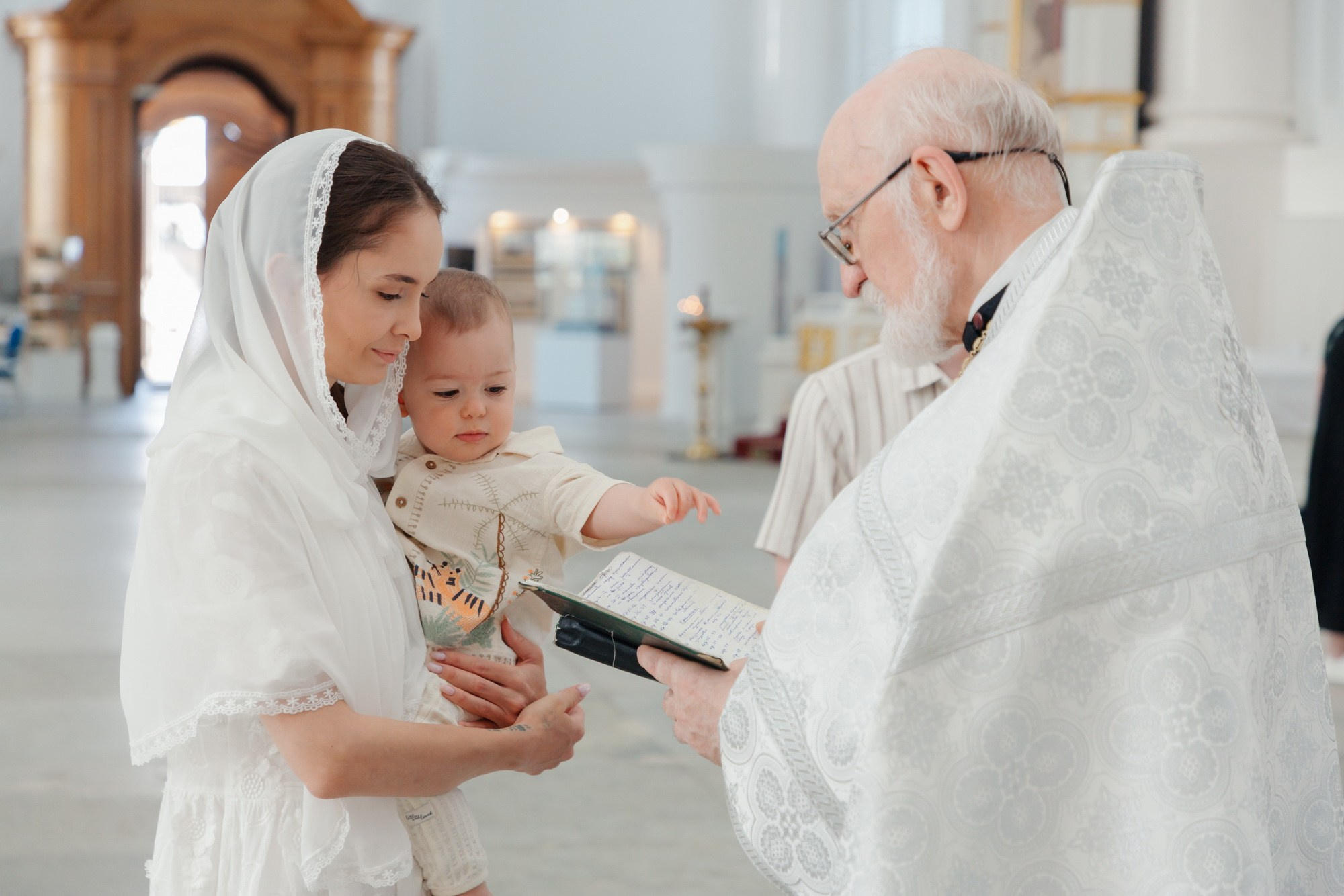 Крещение в Смольном соборе. Фотограф крещение венчание в Петербурге! Помогает подобрать храм и посоветовал душевного батюшку в СПб