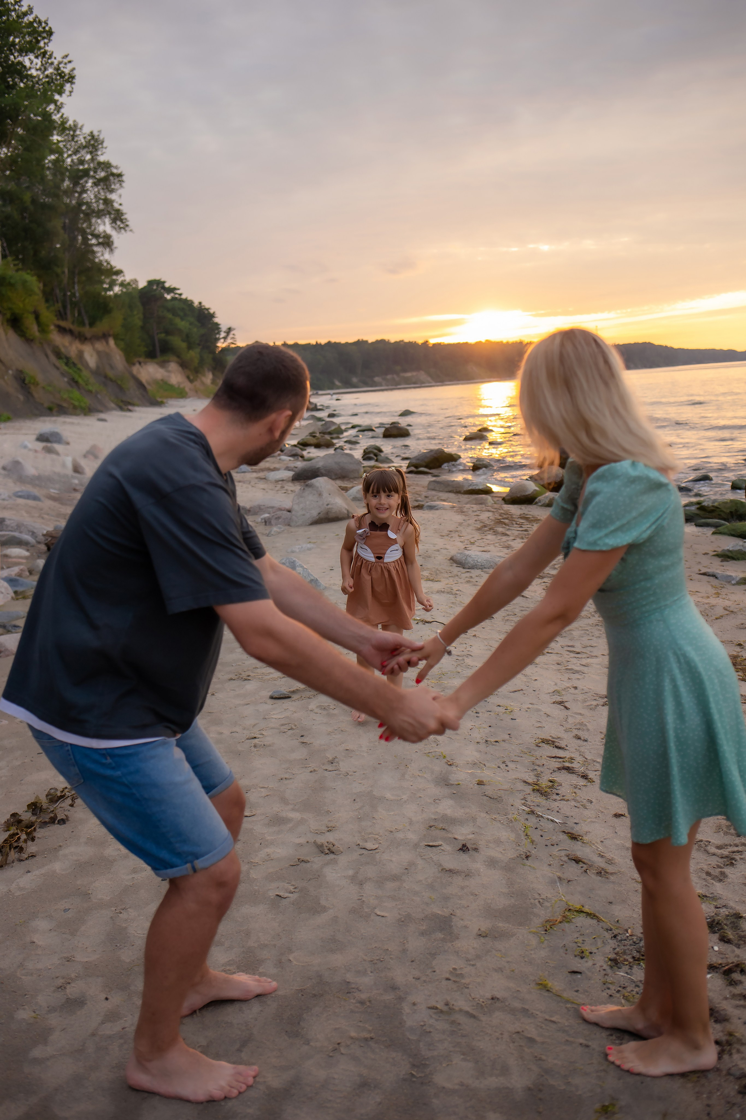 Есеня, Леня и Аня. Закат в Куликово. Фотограф в Калининграде Решетникова Алина