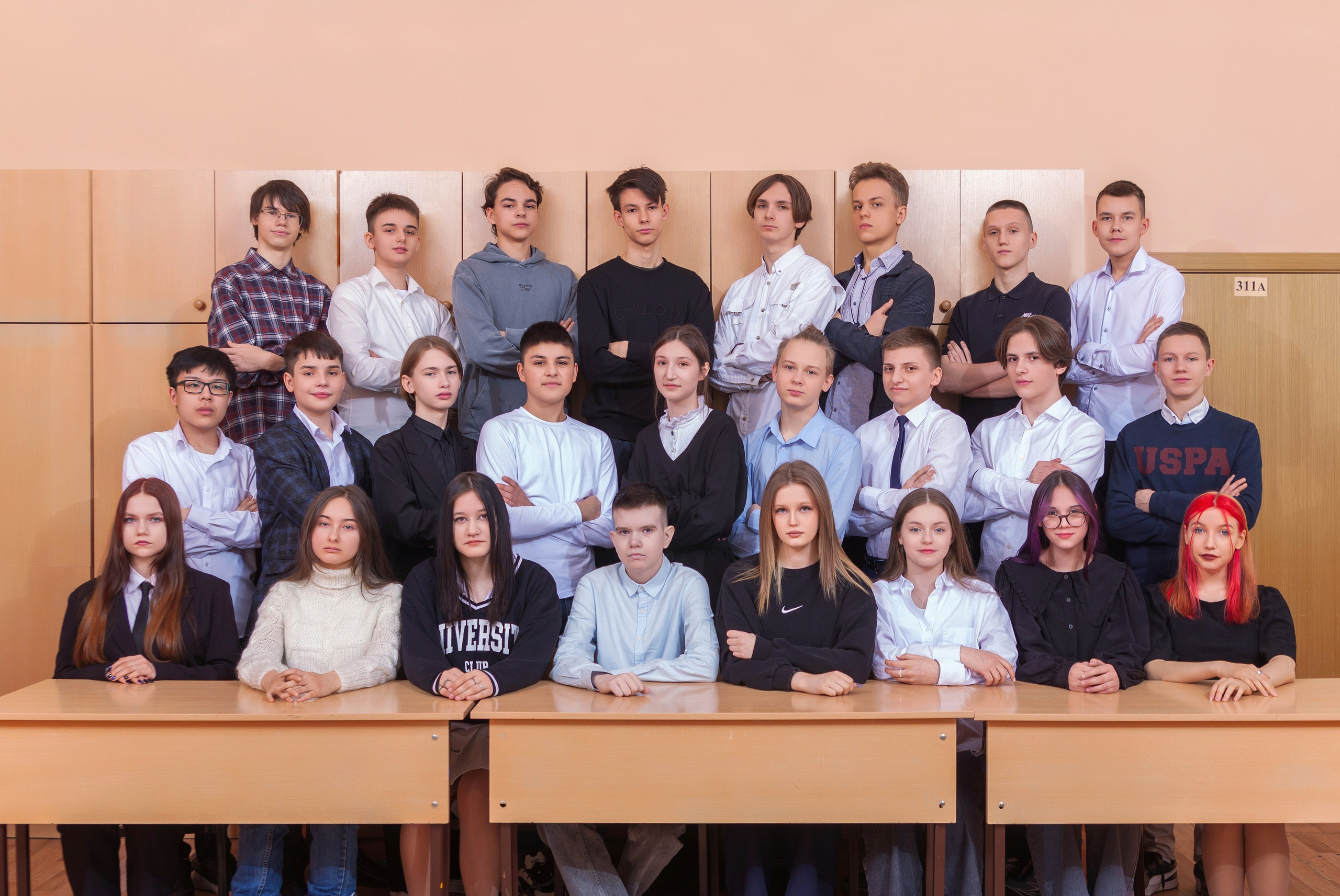 Общая фотография 9 класса снятая  в школьном классе