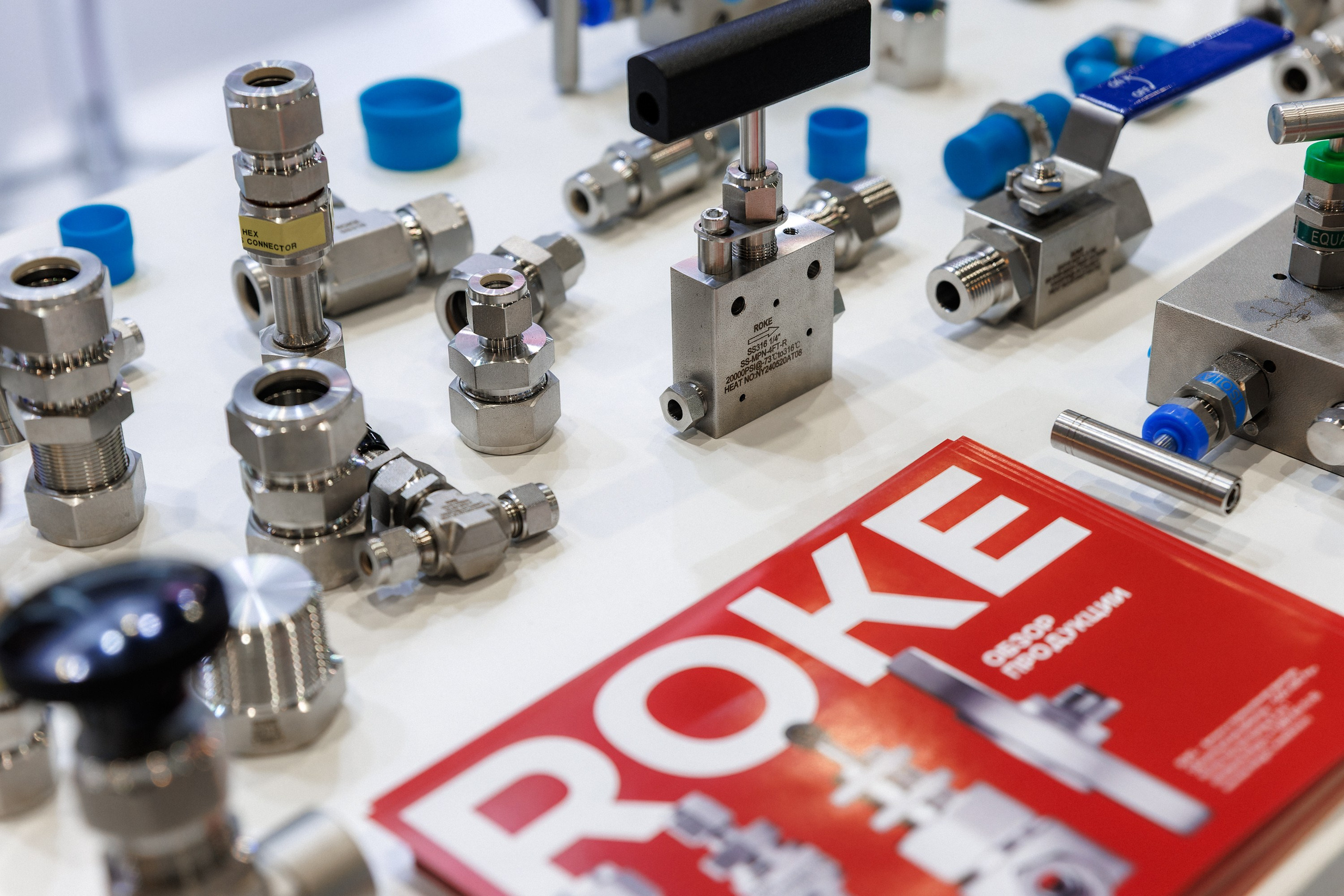 Работа стенда ROKE — Газовый Форум 2025. Репортажный фотограф в Москве Сергей Мирошников