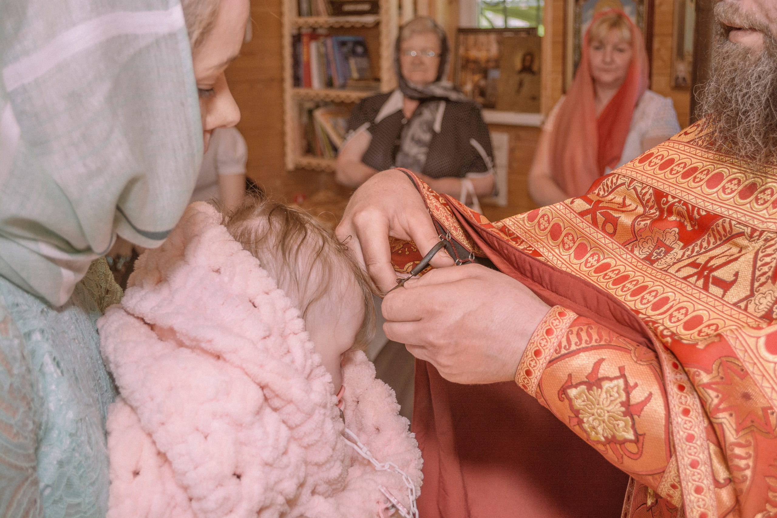 Крещение Василисы в храме Николая Чудотворца в д. Старый погост. Фотограф Евгений Егоров