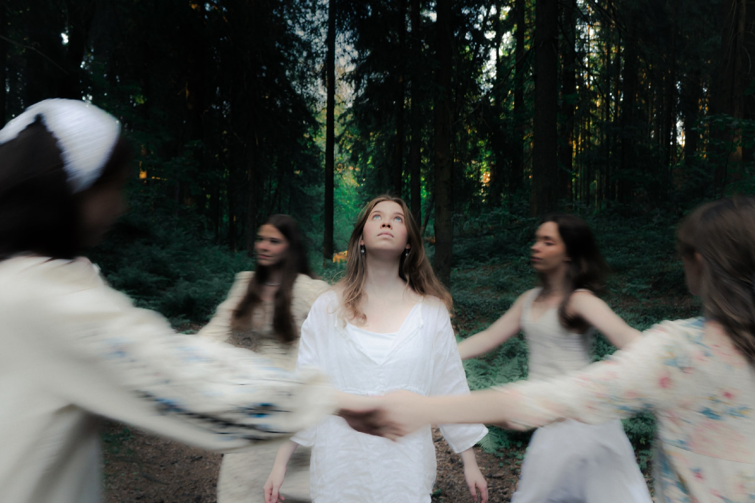 Лесные нимфы. Со стороны / репортажный фотограф в СПб