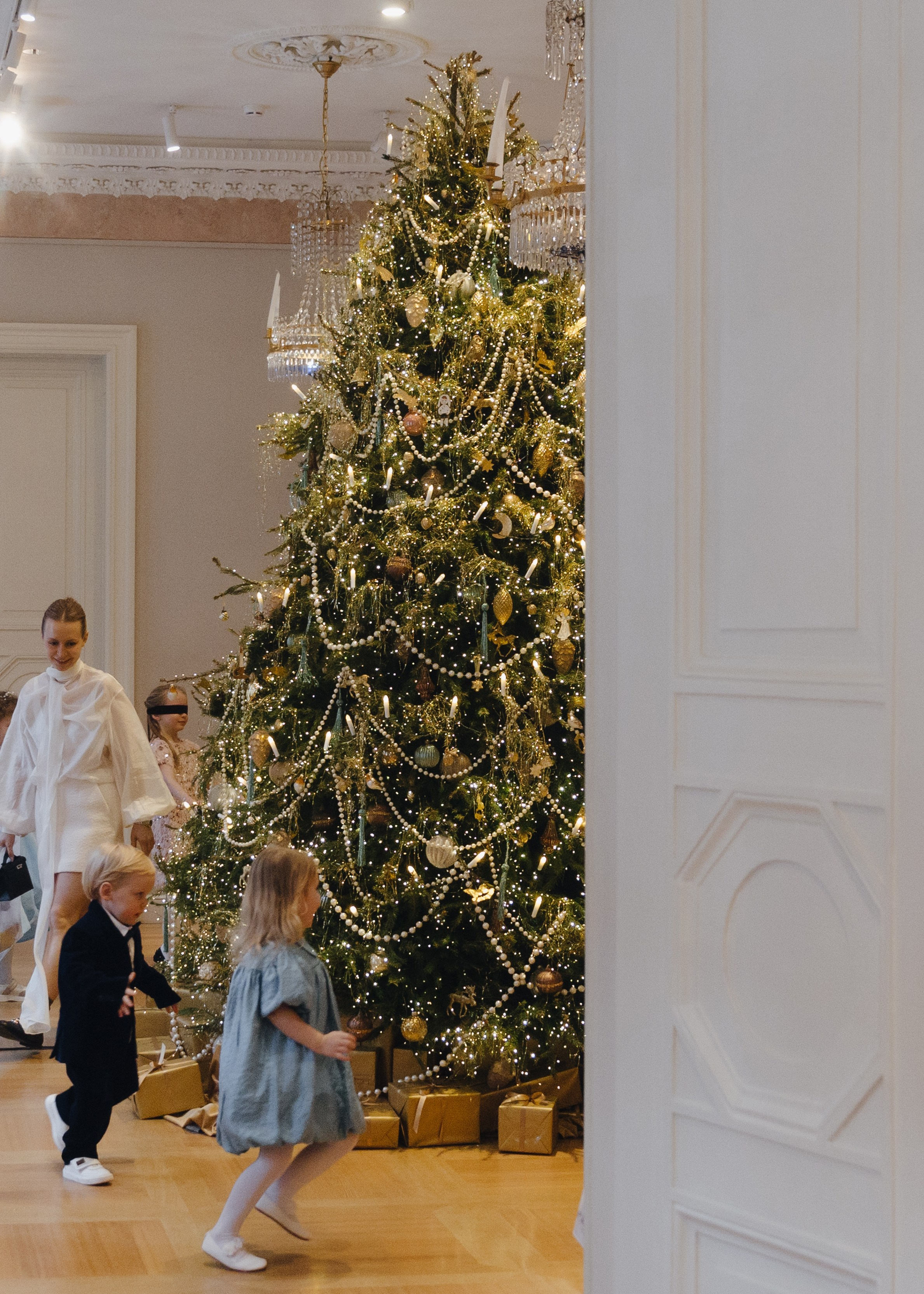 NUANCE — Ёлка. Destination wedding photographer Mary Korenchuk