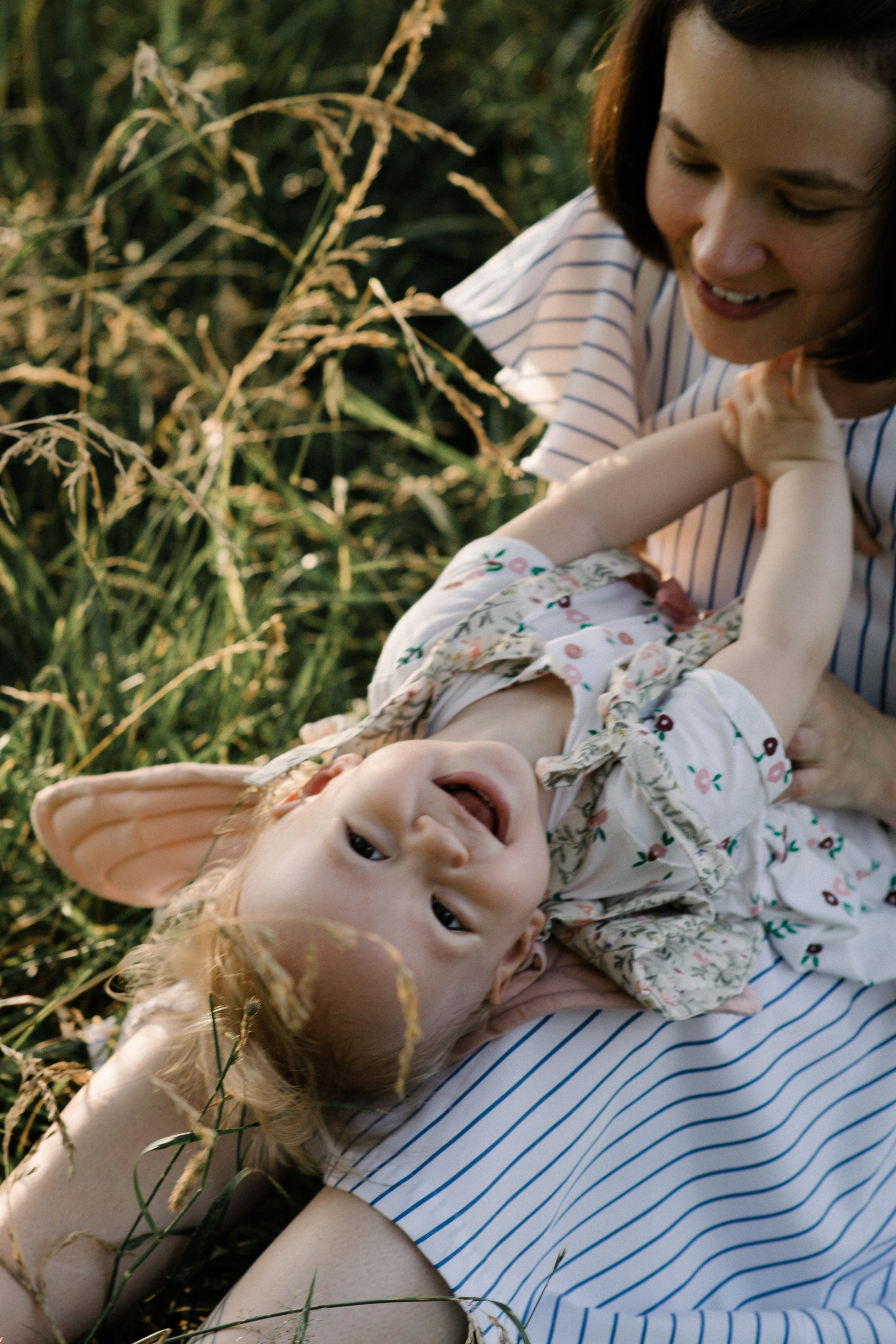 Фотосессия на природе мамы с дочкойlove story фотосессия в студии