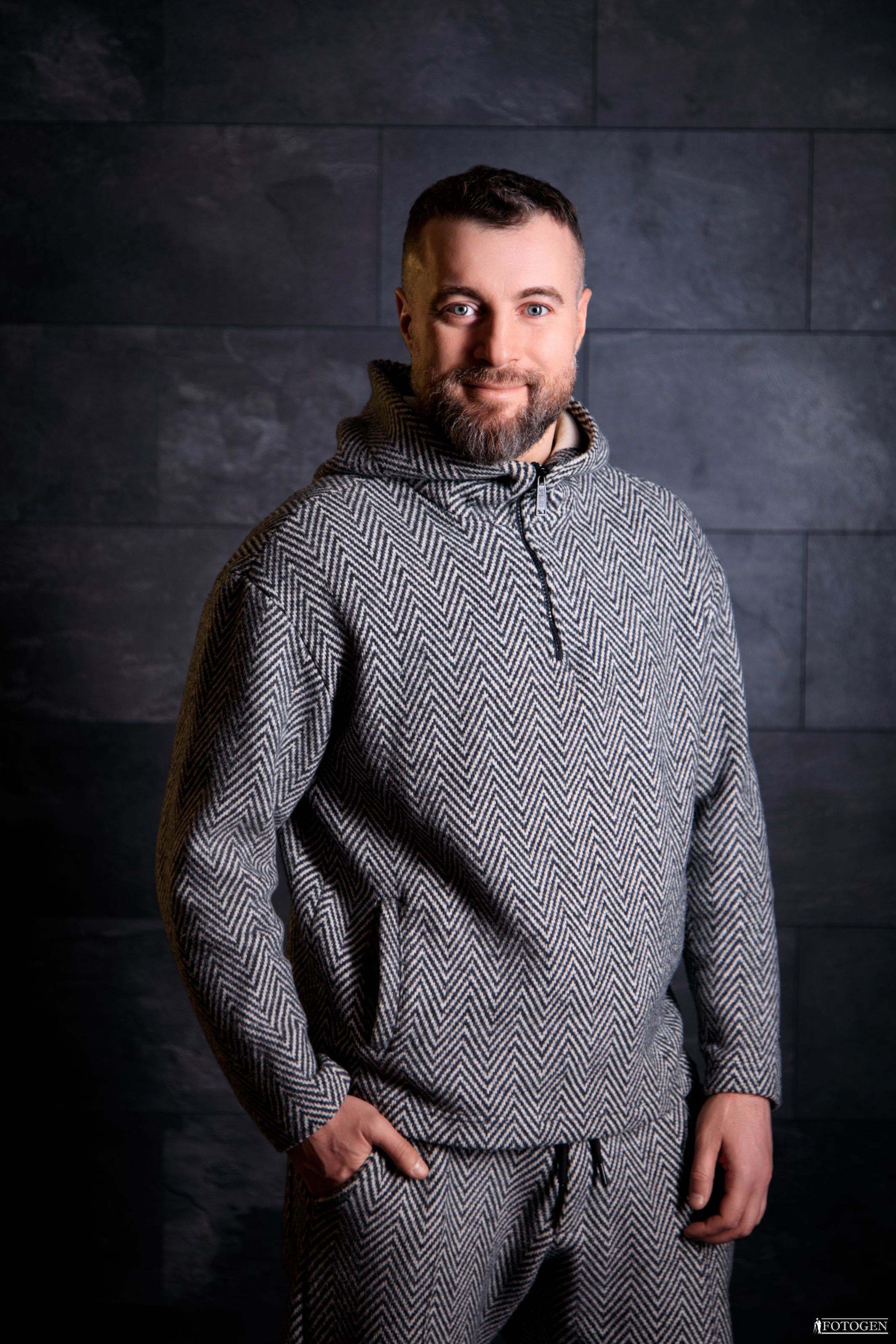 Пример мужской фотосессии STANDART 60 Минут | Бизнес Fotogen. Интерьерная фотостудия FOTOGEN г. Краснодар