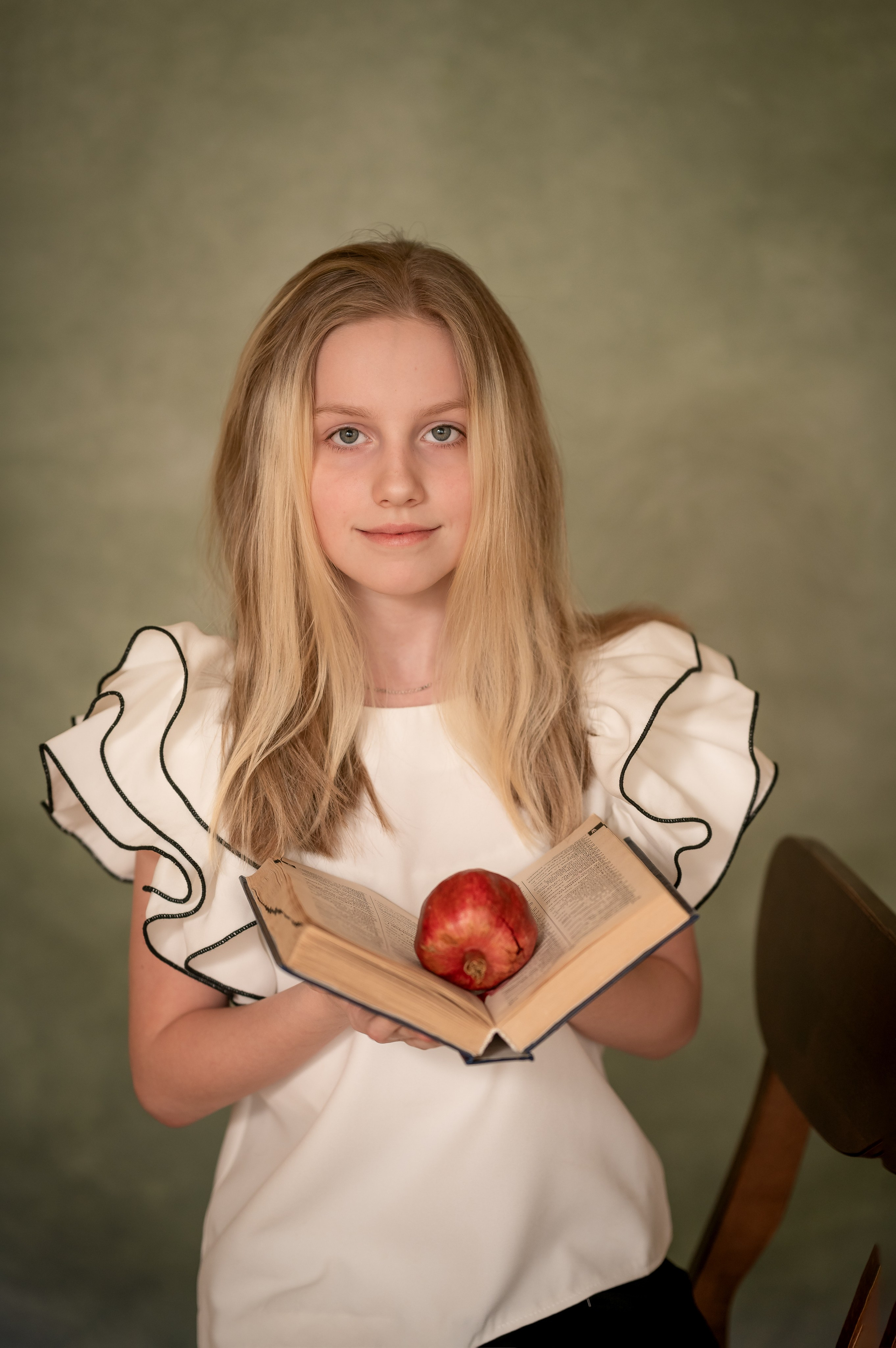 Школьный фотоальбом для младших классов. Фотограф новорождённых, семейный, школьный в городе Калуге Евгения