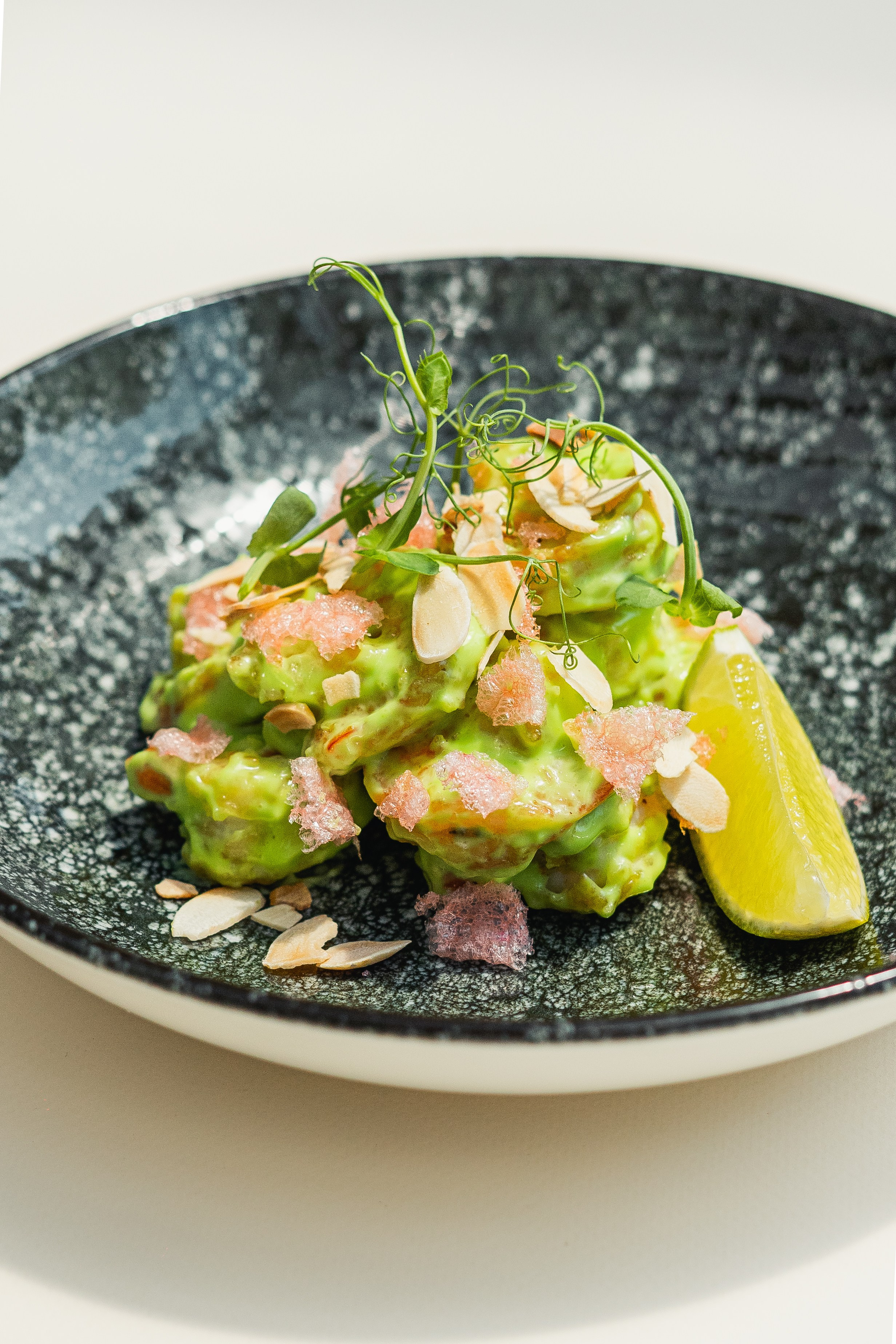 Фотосъёмка для Бизнеса на Пхукете – контент для продвижения, рекламы и маркетинга. Ян Долматов — фотограф, видеограф и продюсер на Пхукете, Таиланд