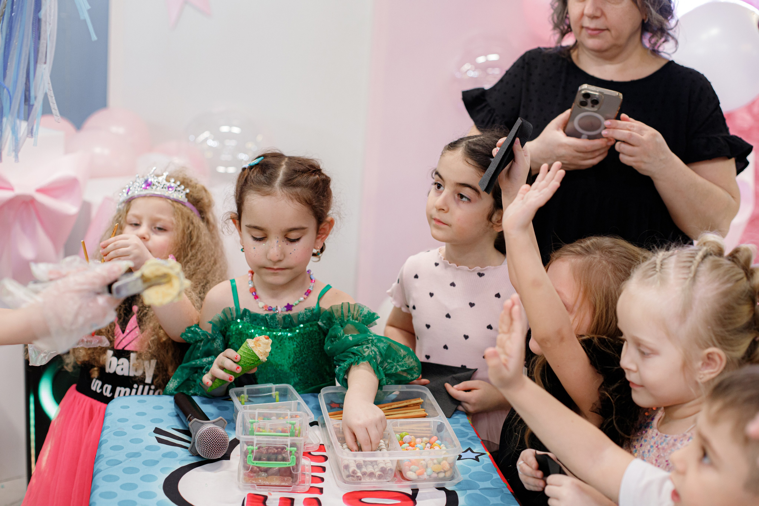 ASIA'S BIRTHDAY PARTY. Photokarish