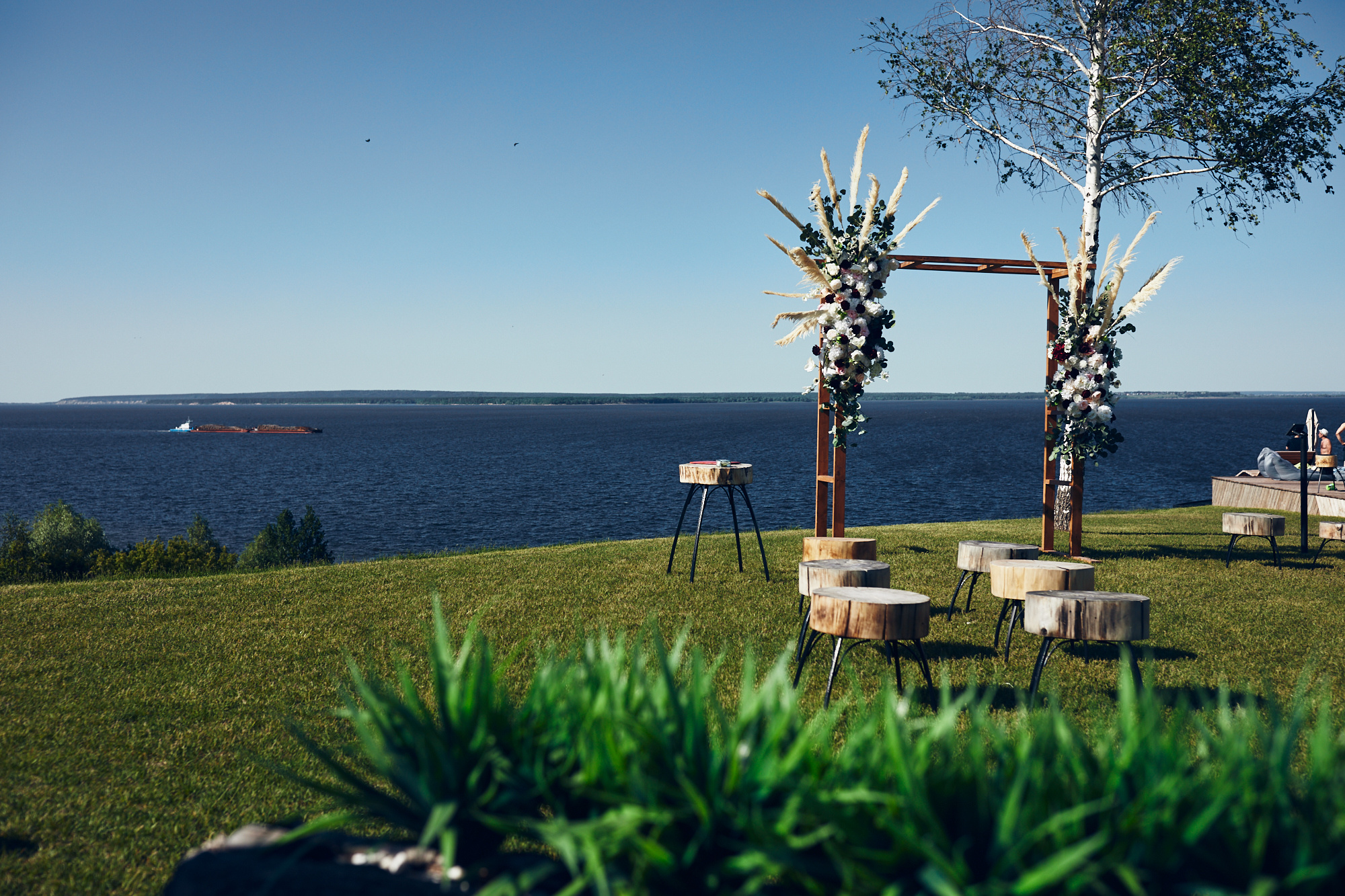 Фотографии оформления выездной регистрации