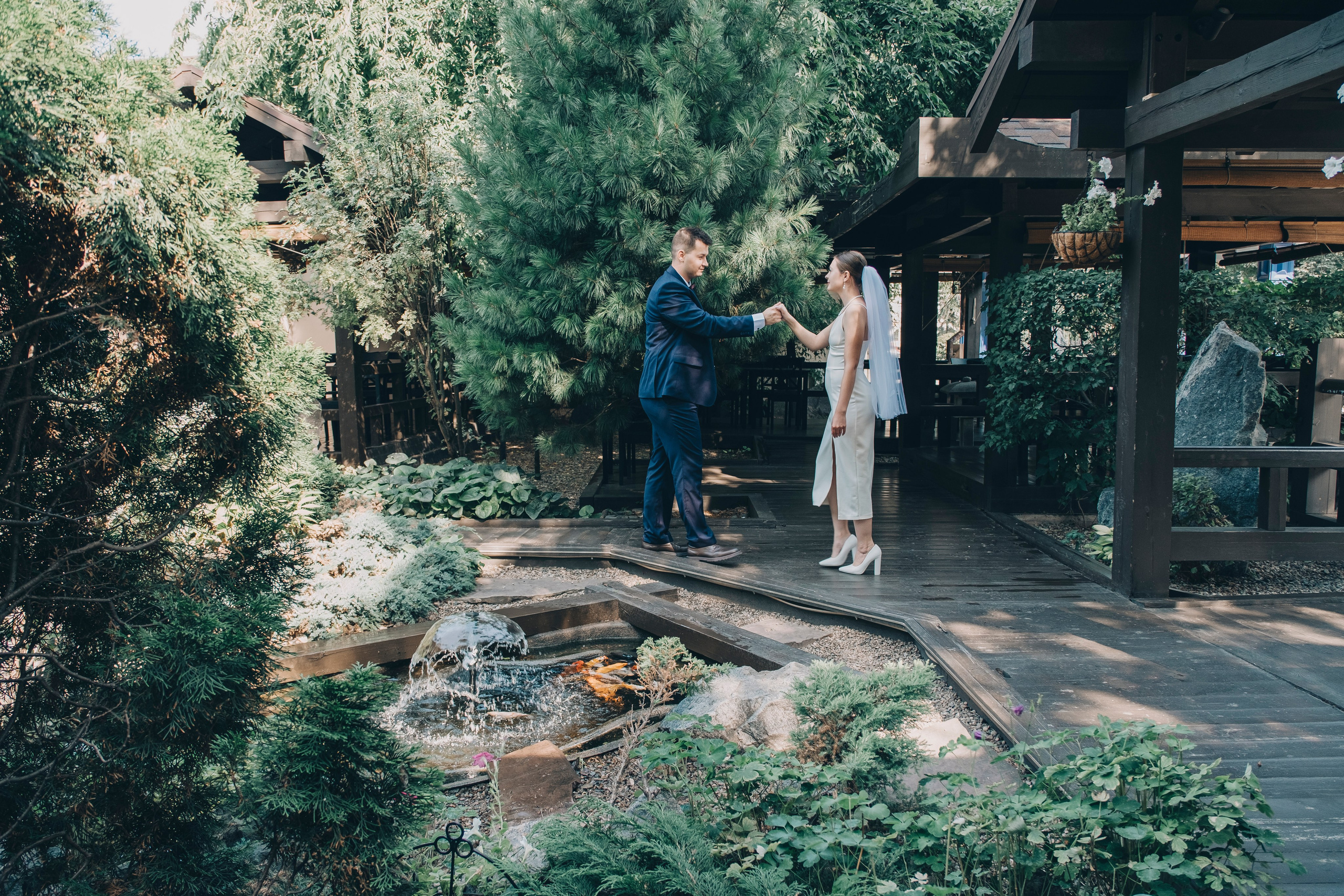 Свадебная прогулка в городе. Фотограф в Иркутске Анна Мирошникова