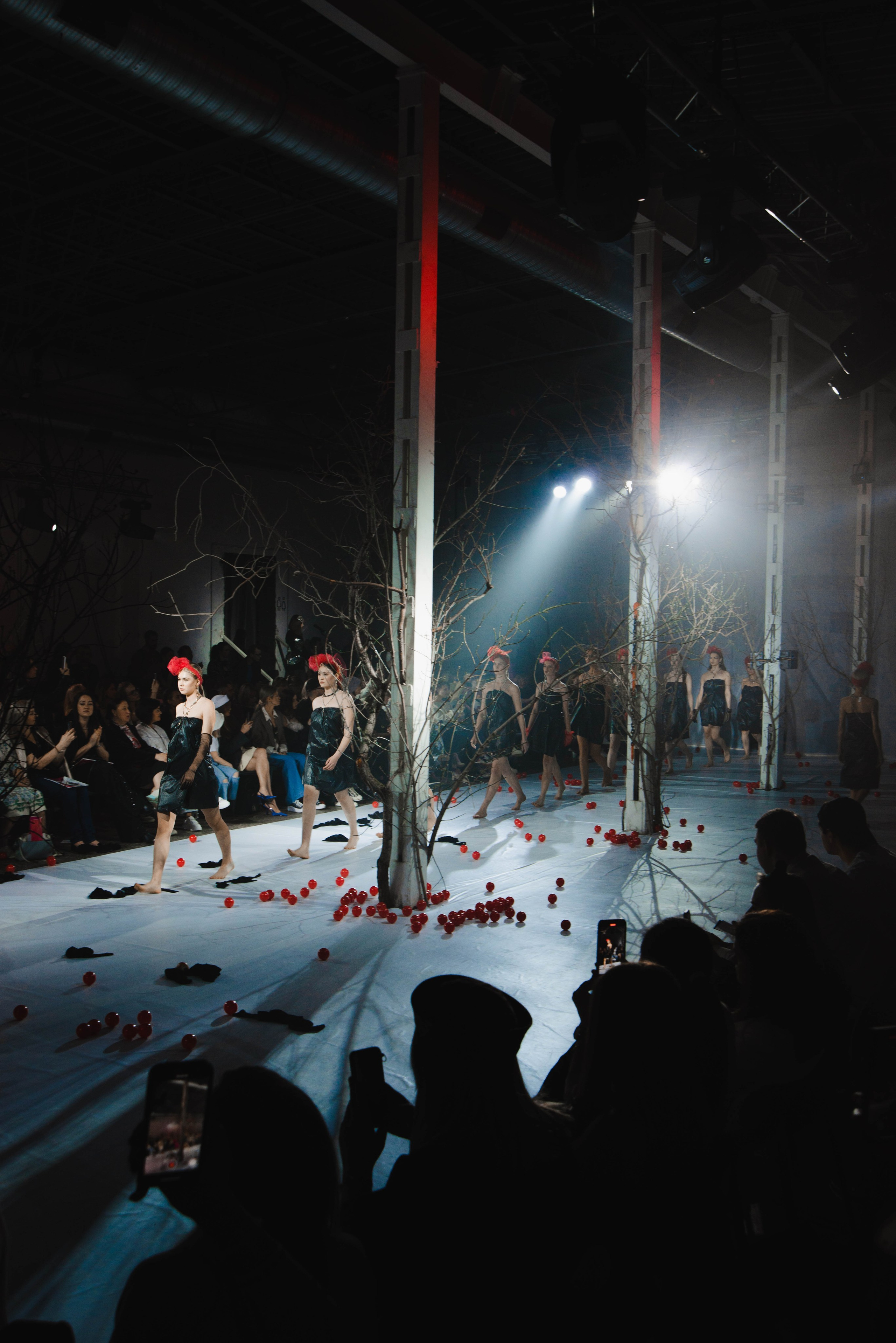 Показ «Красный Шум». Ксения Glossa. Портретный и репортажный фотограф в Самаре