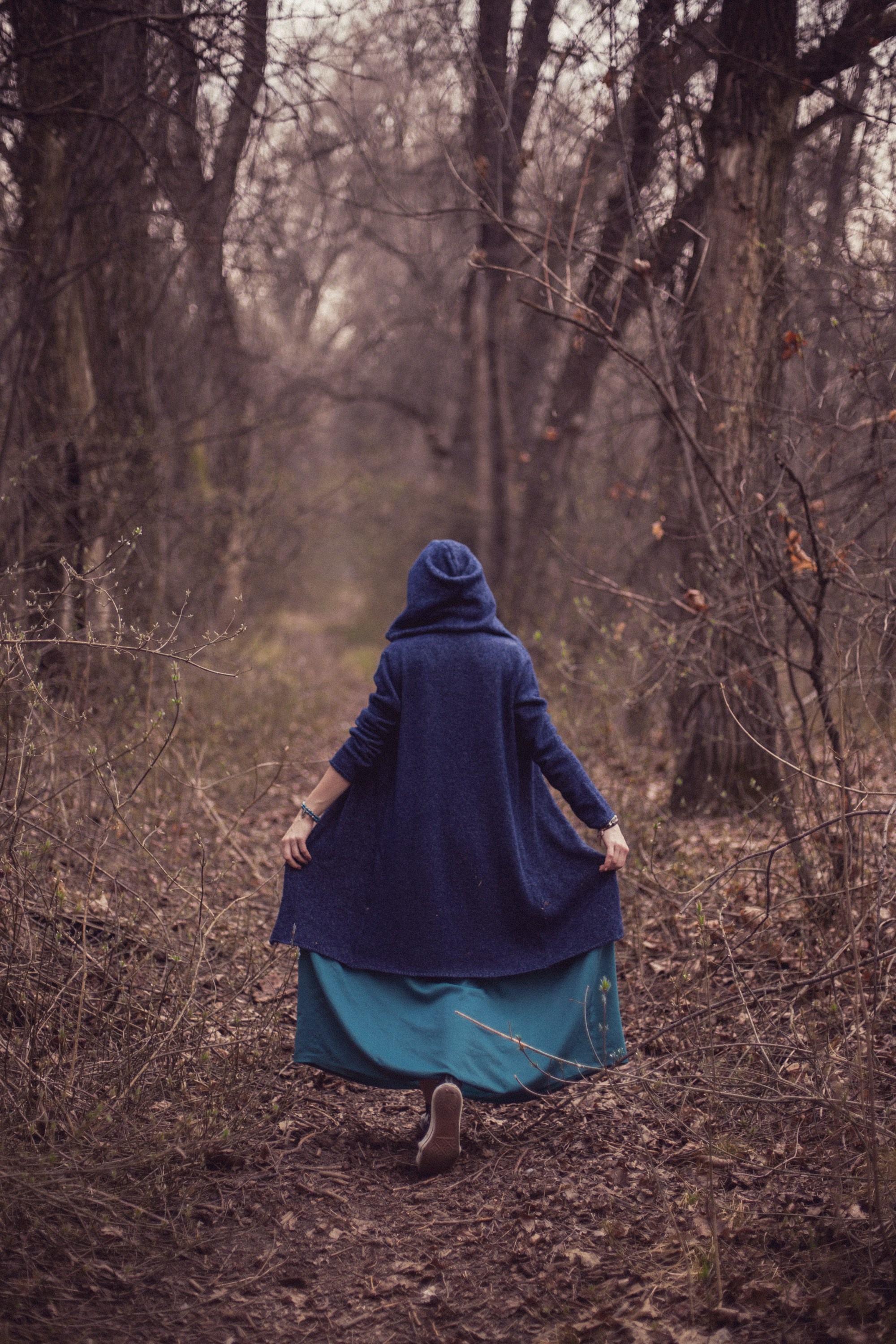 Ксения / лес / Алматы. Фотограф Наталья Гончарова. Снимаю живые портреты в Алматы