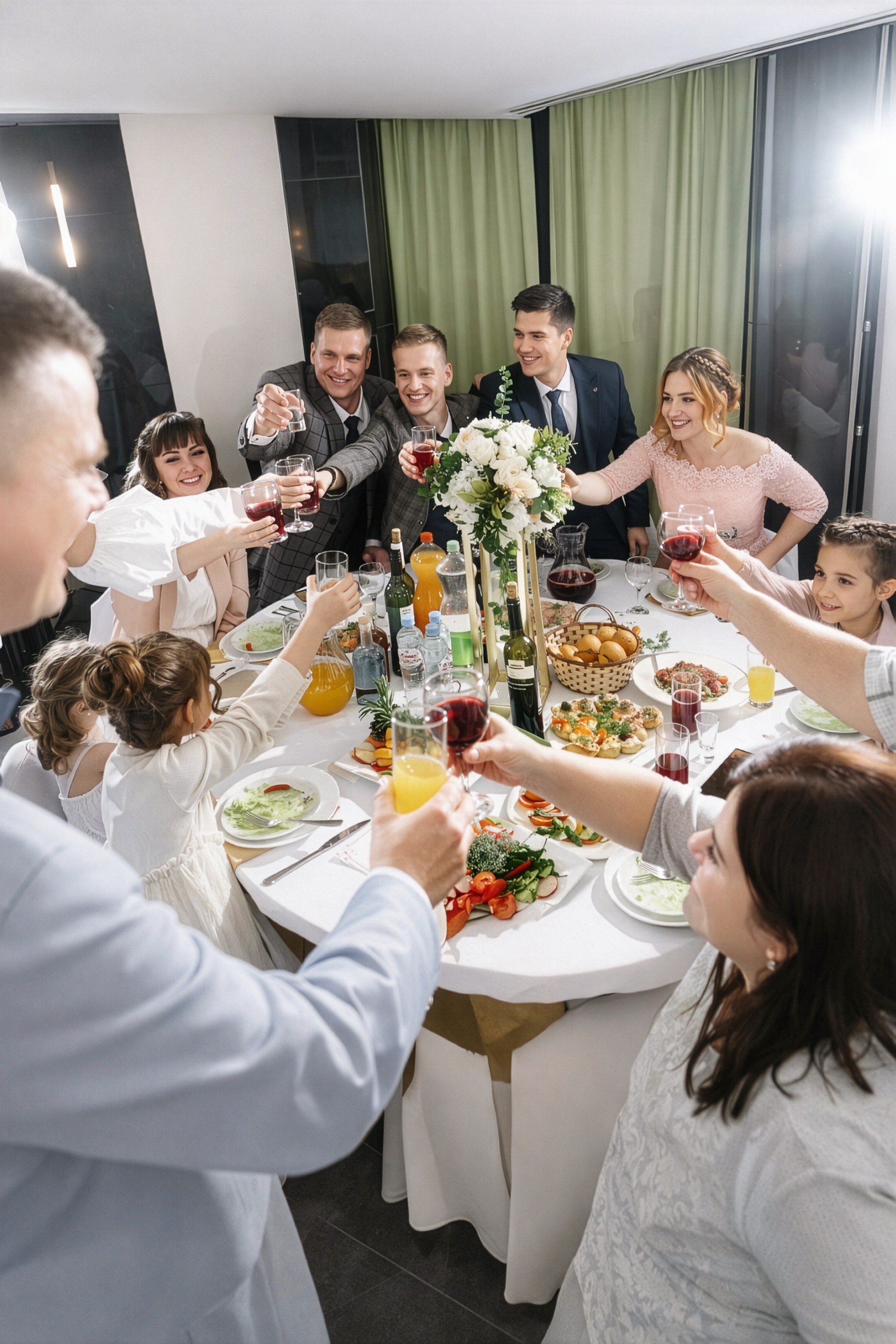 Свадебный фотограф в Екатеринбурге — Дмитрий и Анна в отеле Novotel. Фотограф Дмитрий Судаков — Свадебная и репортажная съемка в Екатеринбурге и Москве