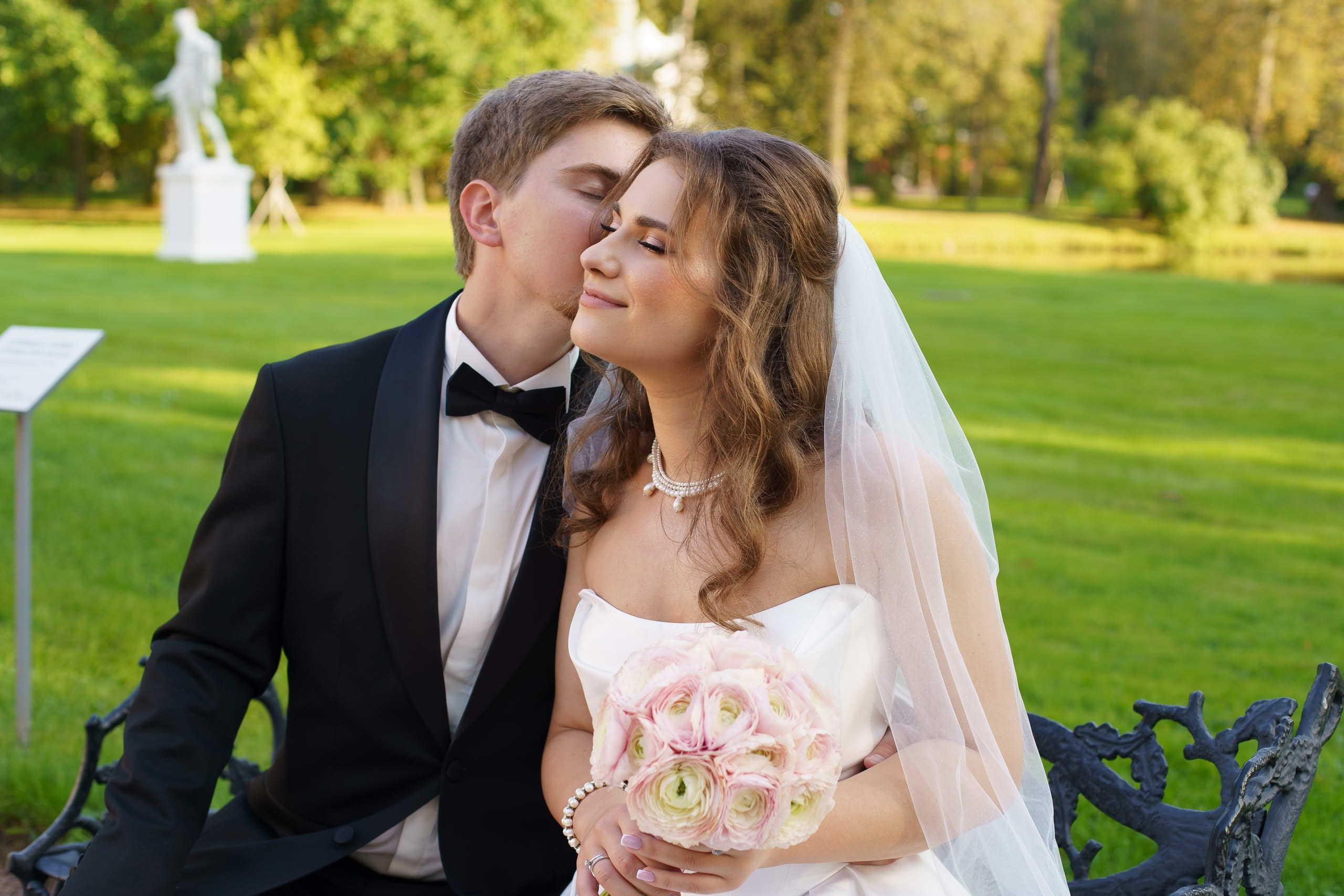 Свадебная прогулка в Ораниенбауме — Саша и Кристина. Свадебный фотограф Дмитрий Родионов — Санкт-Петербург и Ленинградская область