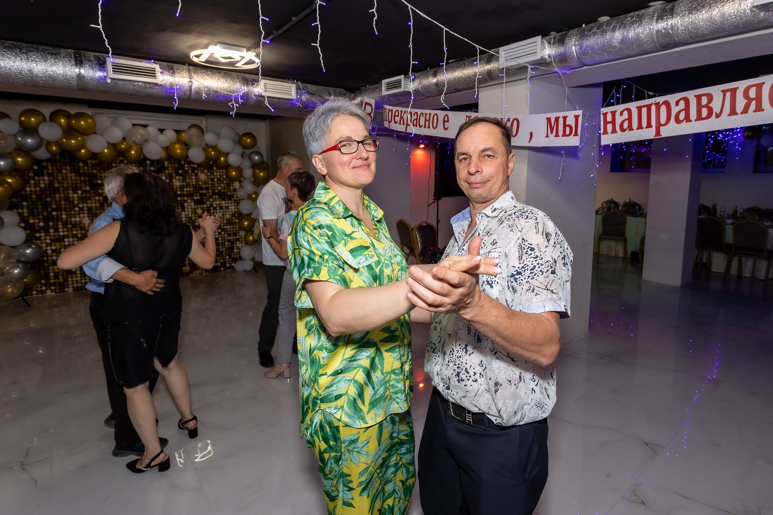 Вручение аттестата и выпускной вечер. Выпускные альбомы Майкоп, Краснодар Елена Золотарева