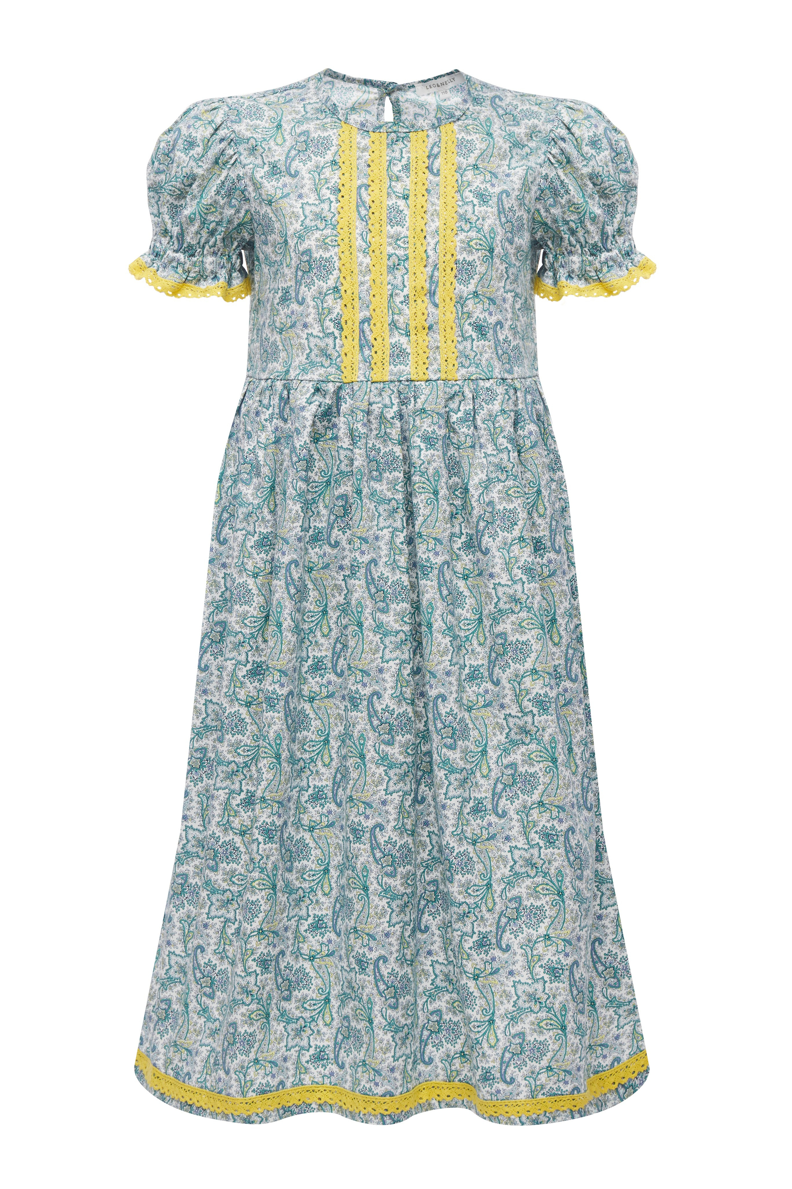 «Профессиональная каталожная фотосъемка детской одежды на манекене с акцентом на детали»