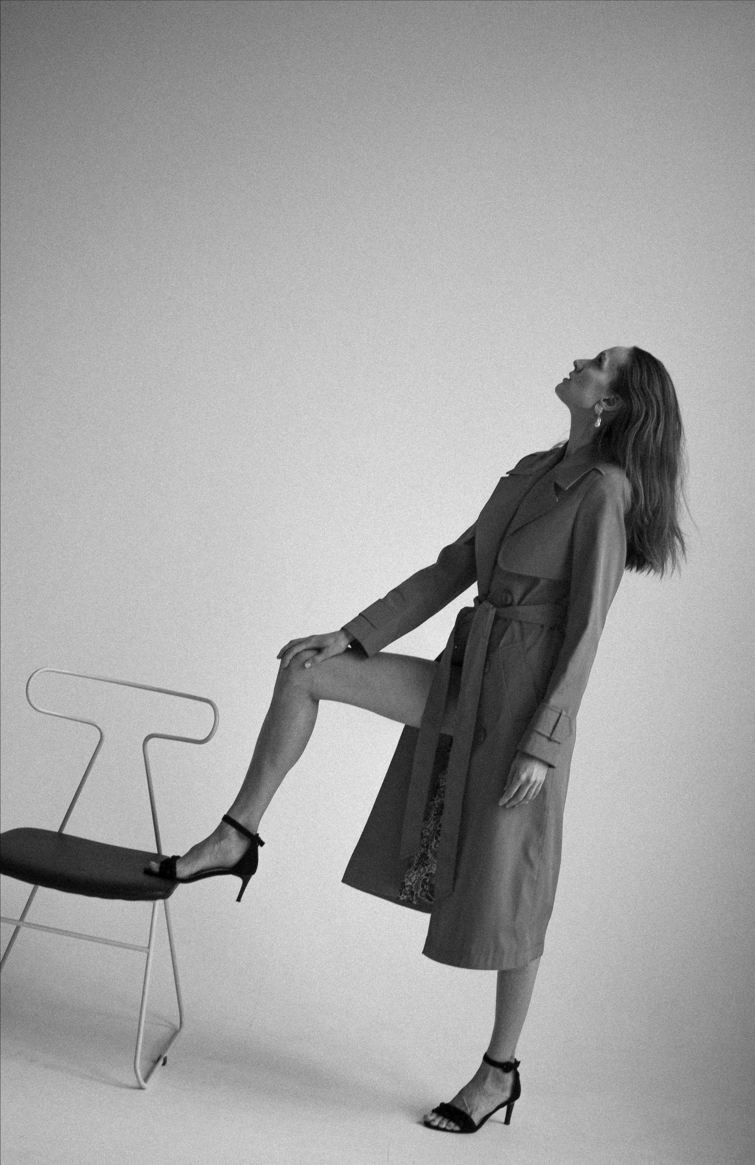 Черно белая фотография в фотостудии