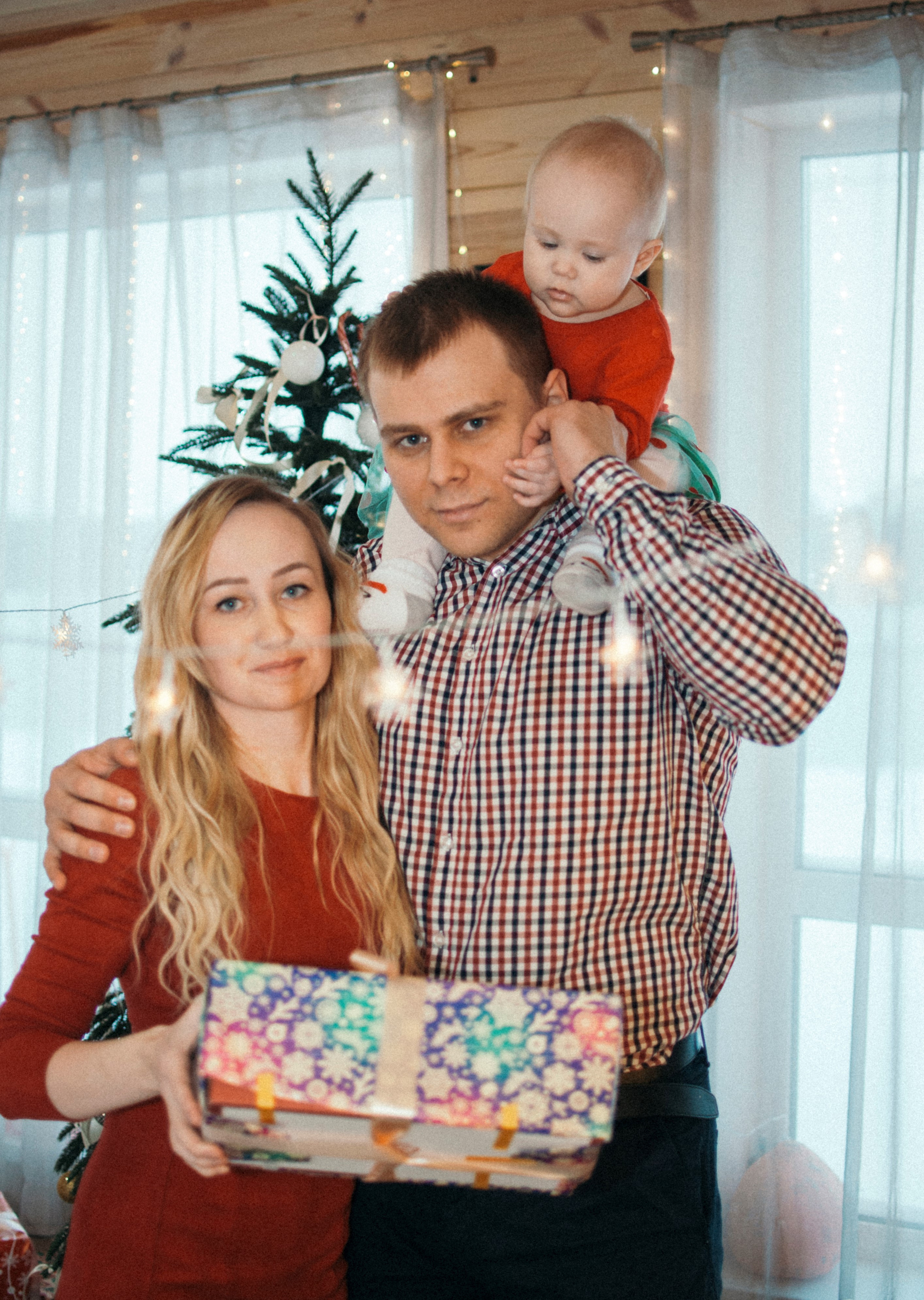 Семейная новогодняя фотосессия заказать в Железнодорожном, в Москве