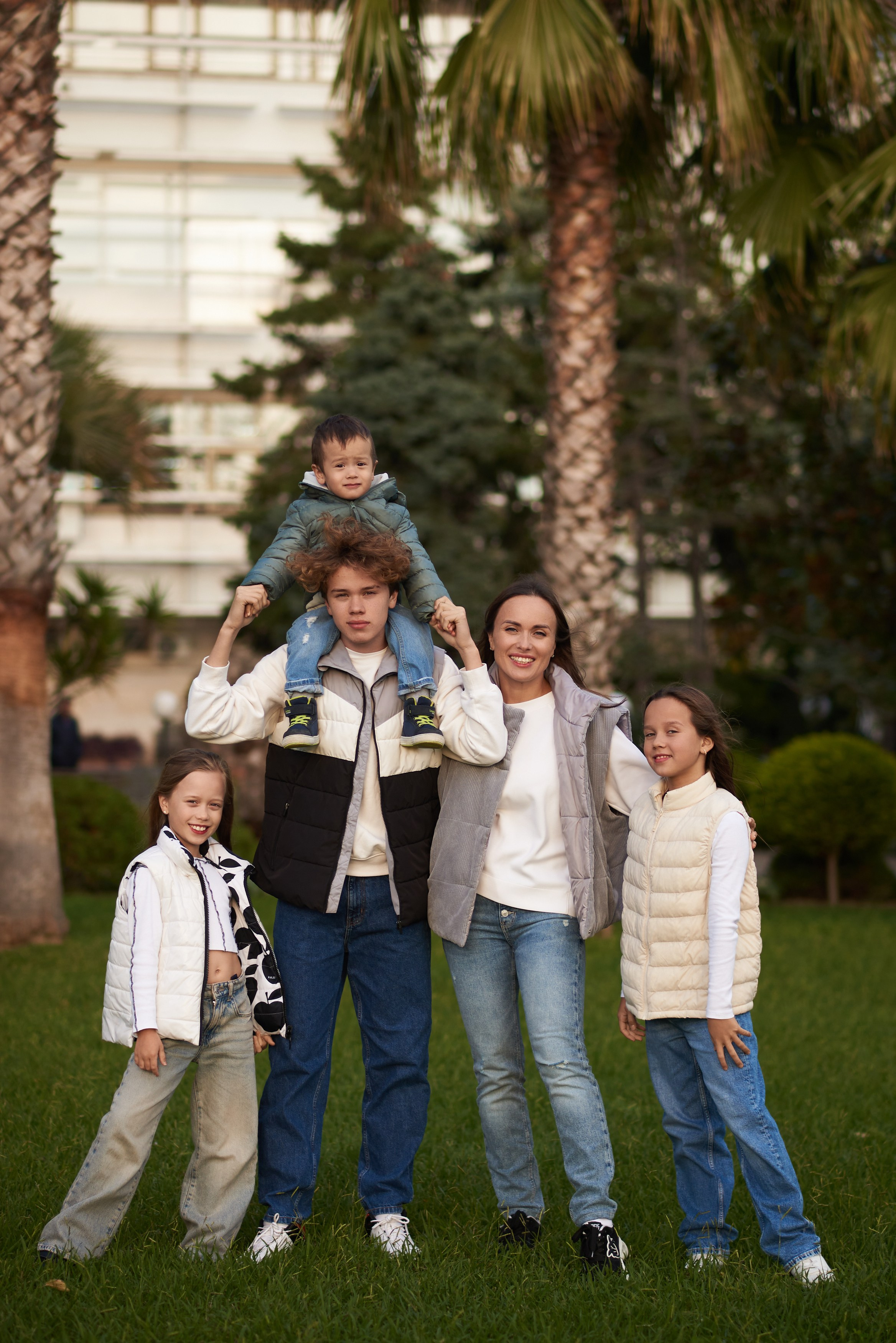 Семейные фотосессии в Сочи, Адлере, Сириусе, Красной поляне от профессионального фотографа. Фотограф для женщин и мужчин, контента для бизнеса в Сочи, Адлере, Красной поляне, Розе Хутор