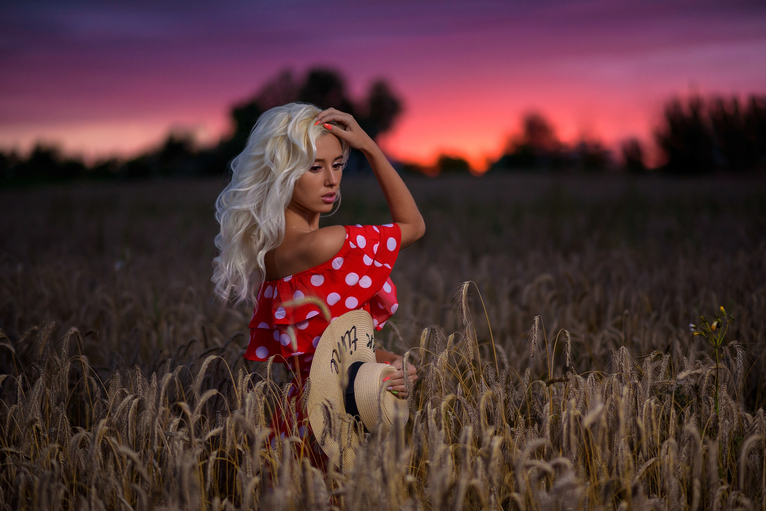 Имиджевые брендовые фотосессии девушек. Компания и фотошкола по созданию контента в Москве