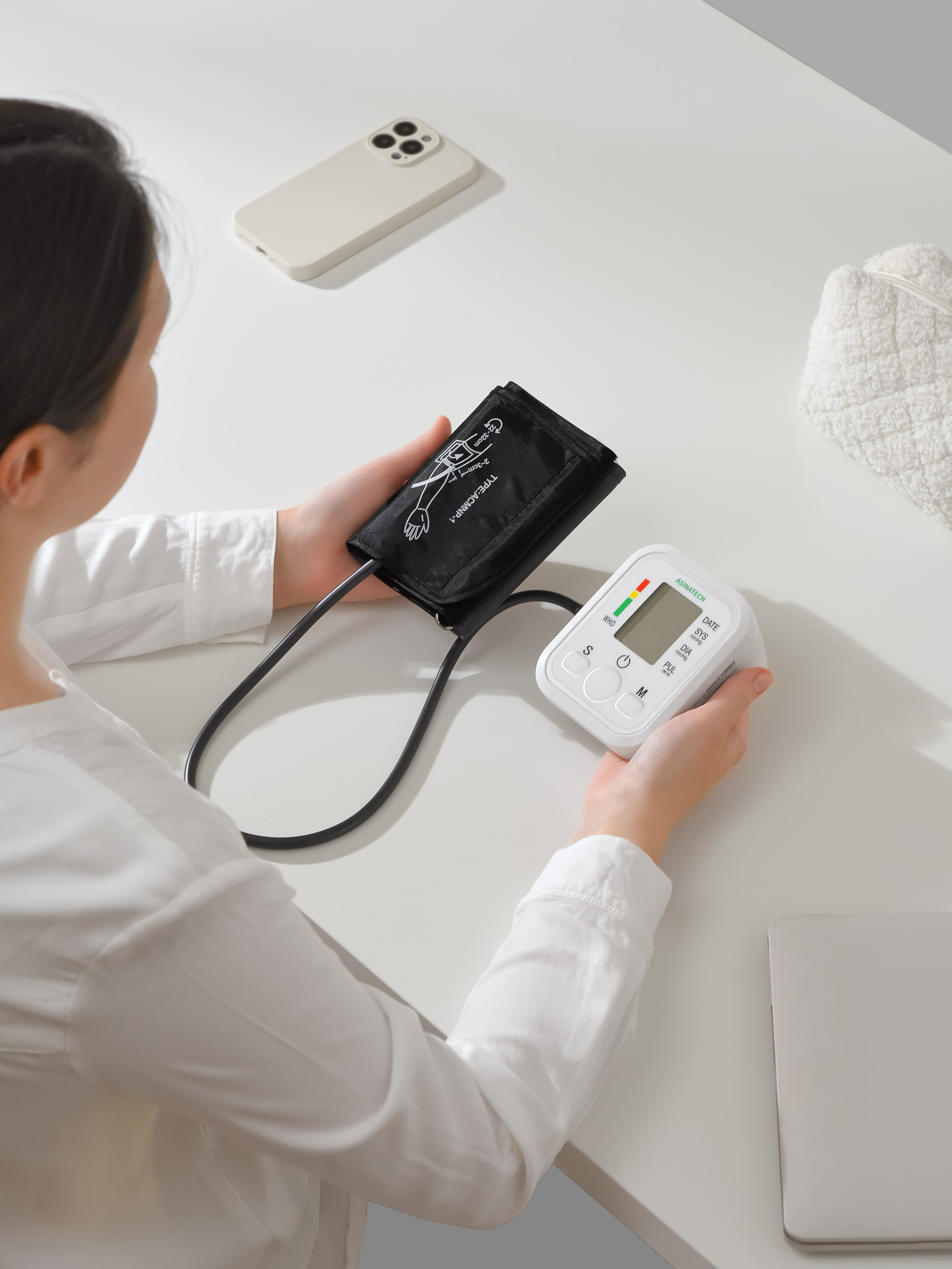 Тонометры. Предметный фотограф, инфографика и видео в Санкт-Петербурге