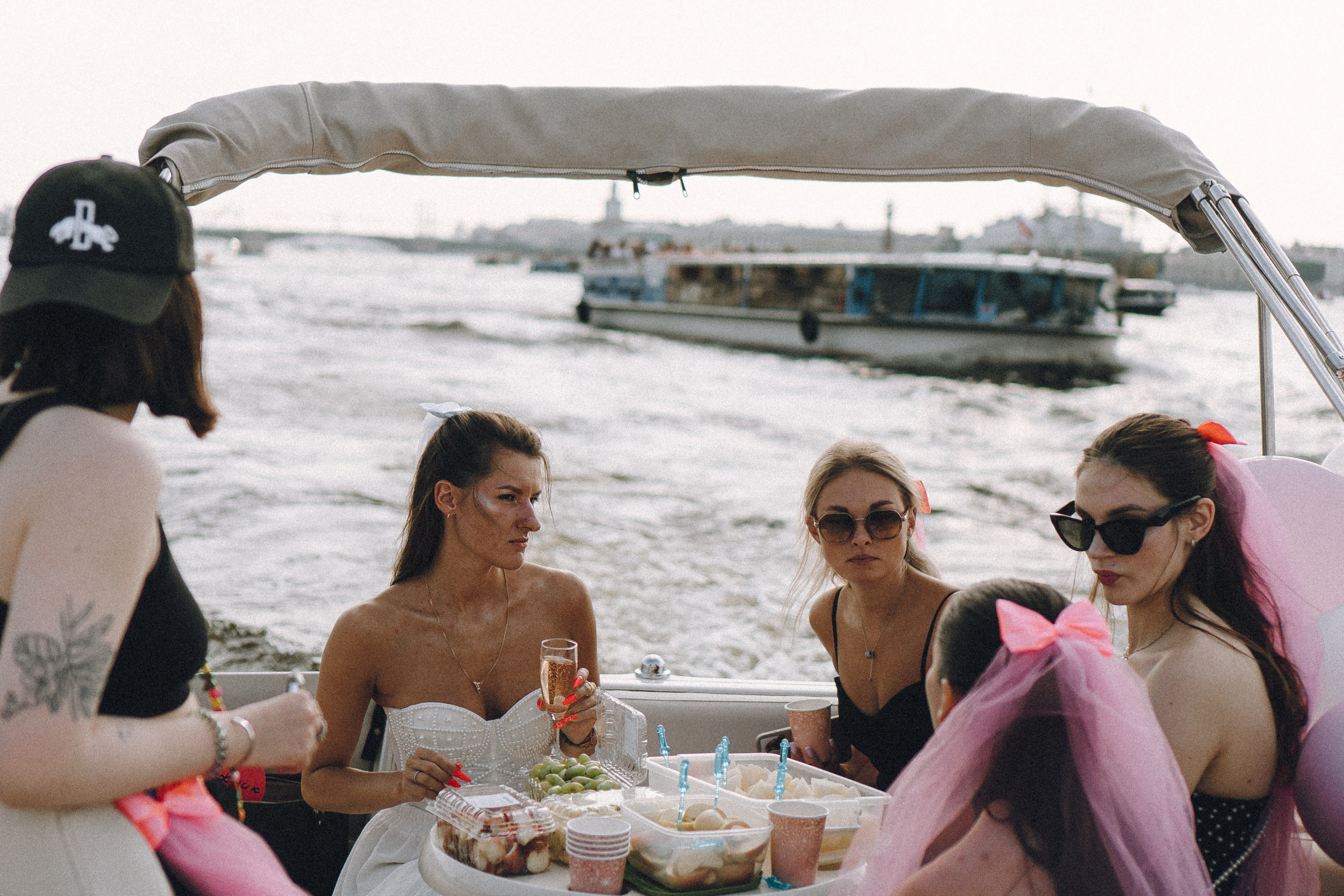 ДЕВИЧНИК НА КАТЕРЕ. Профессиональный фотограф, Санкт-Петербург — Виктория Богомолова