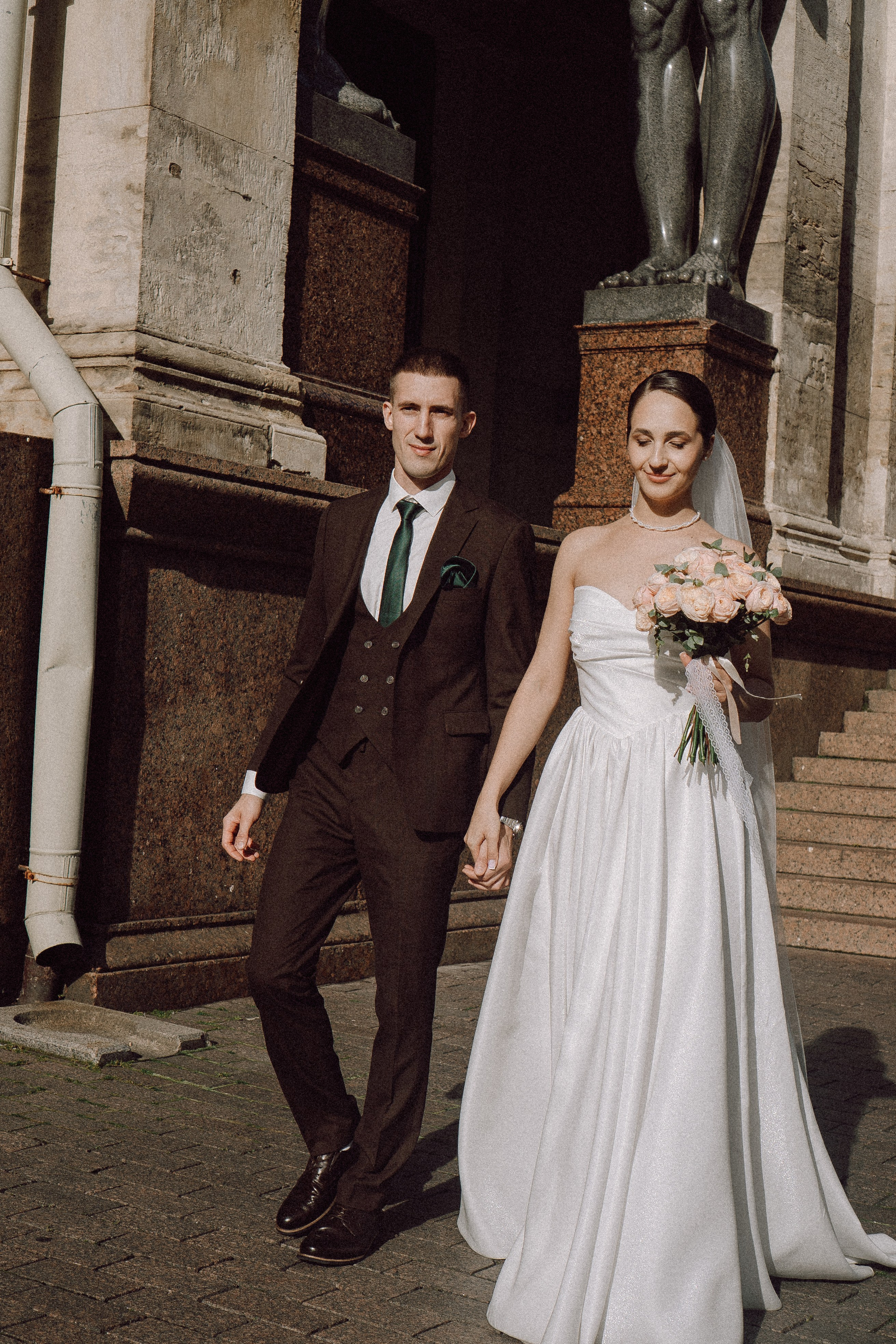 СВАДЕБНАЯ ПРОГУЛКА В САНТК-ПЕТЕРБУРГЕ (ИСАКИЕВСКИЙ СОБОР, ЗИМНЯЯ КАНАВКА, ЭРМИТАЖ И БОЛЬШАЯ МОРСКАЯ УЛИЦА). Профессиональный фотограф, Санкт-Петербург — Виктория Богомолова