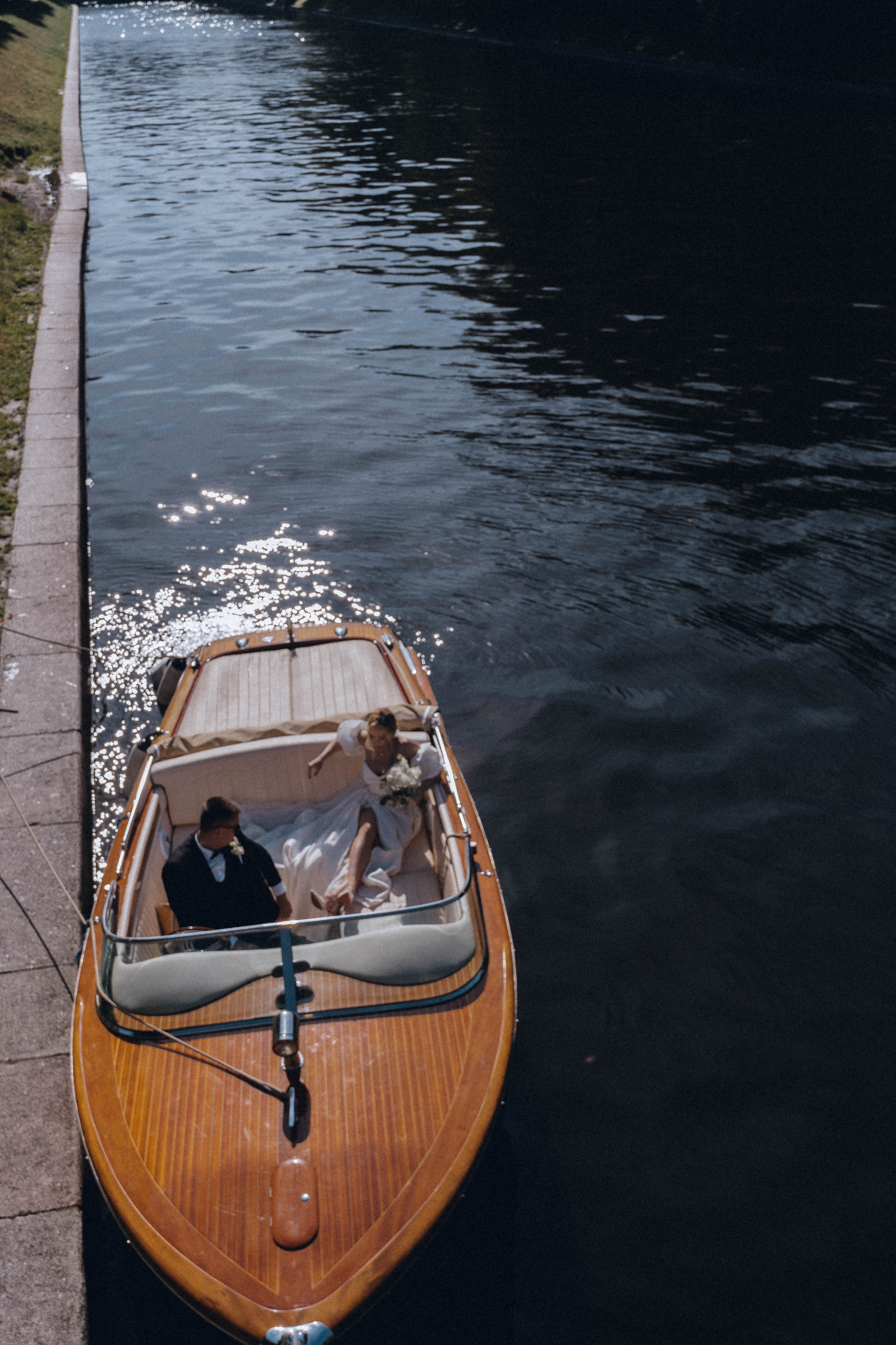 СВАДЕНБНАЯ СЬЕМКА НА КАТЕРЕ ПО КАНАЛАМ САНКТ-ПЕТЕРБУРГА И В АКВАТОРИИ НЕВЫ. Профессиональный фотограф, Санкт-Петербург — Виктория Богомолова