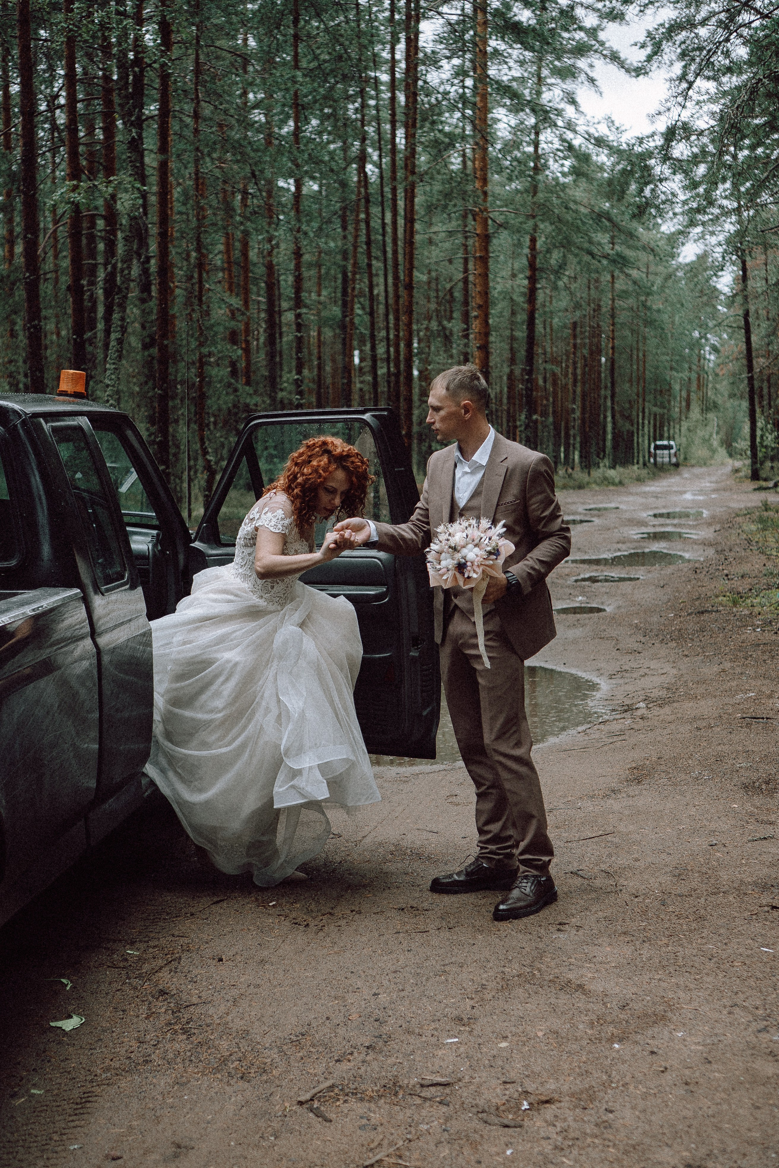 СВАДЕБНАЯ ФОТОСЕССИИЯ ПАРЫ В ГОРОДЕ ПРИОЗЕРСК В СОСНОВОМ ЛЕСУ И С ПИКАПОМ. Профессиональный фотограф, Санкт-Петербург — Виктория Богомолова