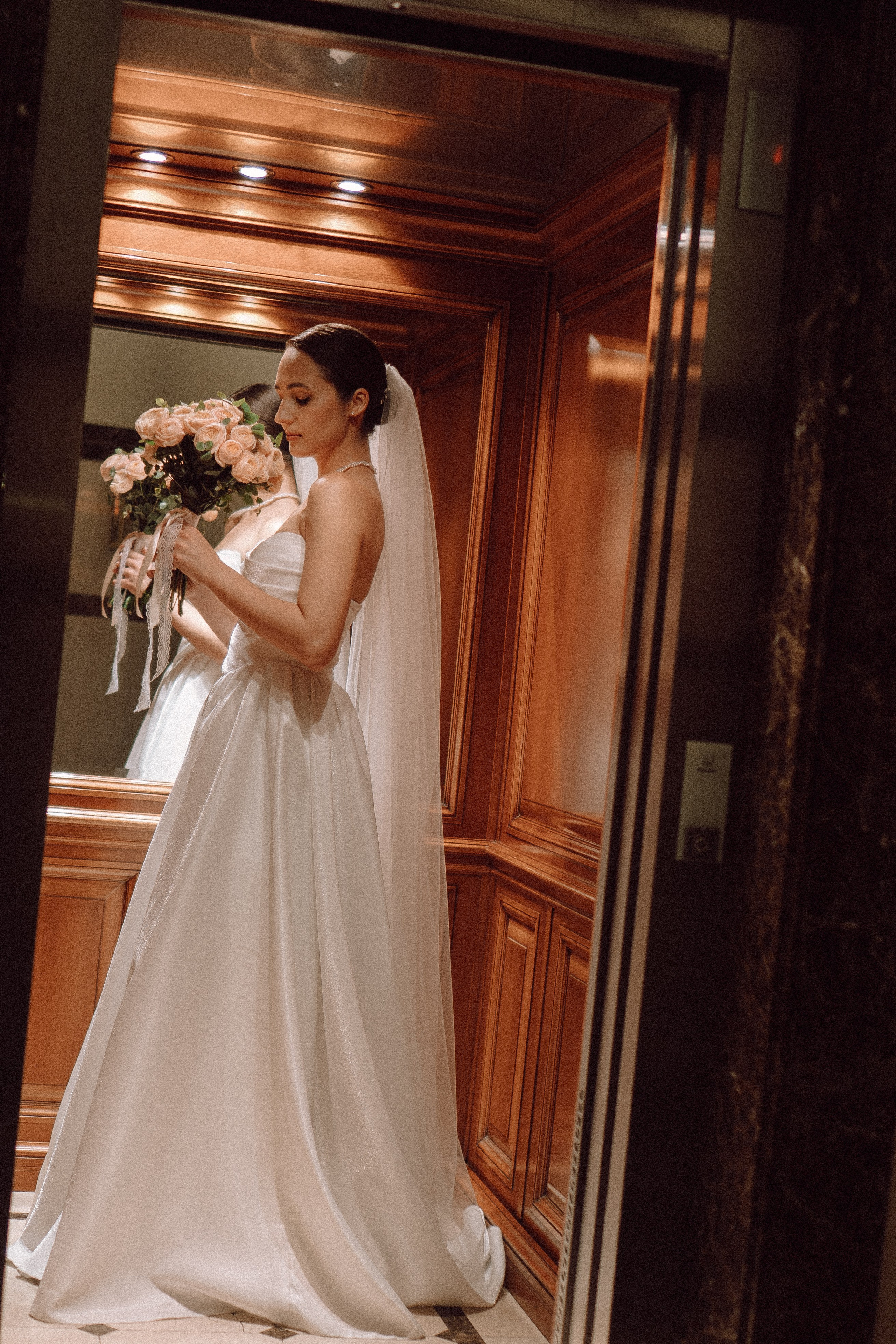 СВАДЕБНАЯ ПРОГУЛКА В САНТК-ПЕТЕРБУРГЕ (ИСАКИЕВСКИЙ СОБОР, ЗИМНЯЯ КАНАВКА, ЭРМИТАЖ И БОЛЬШАЯ МОРСКАЯ УЛИЦА). Профессиональный фотограф, Санкт-Петербург — Виктория Богомолова