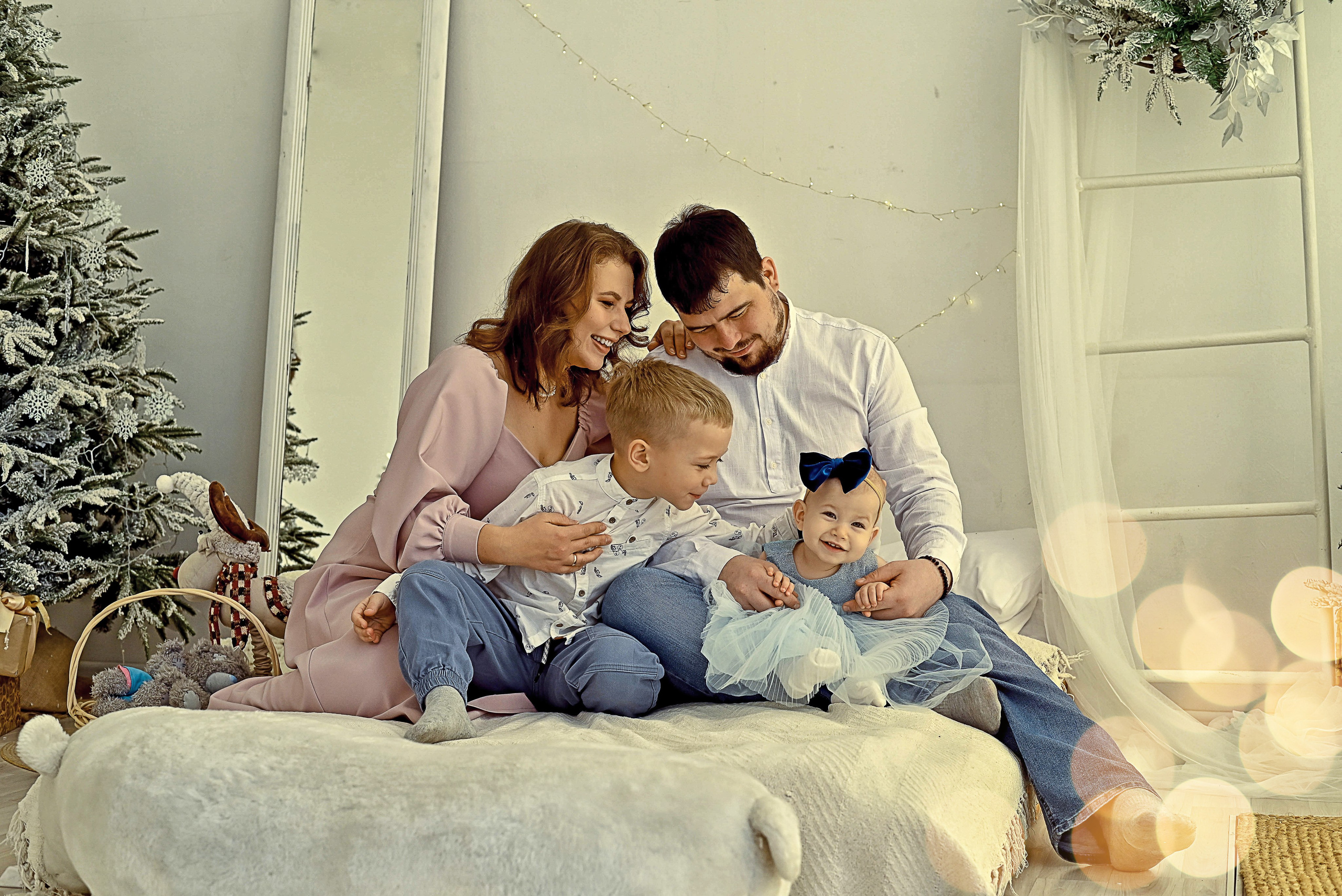 Екатерина, Алексей, Мишаня и Юлечка. Фотографы крещения/венчания  Красноярск Татьяна и Вячеслав Переваловы