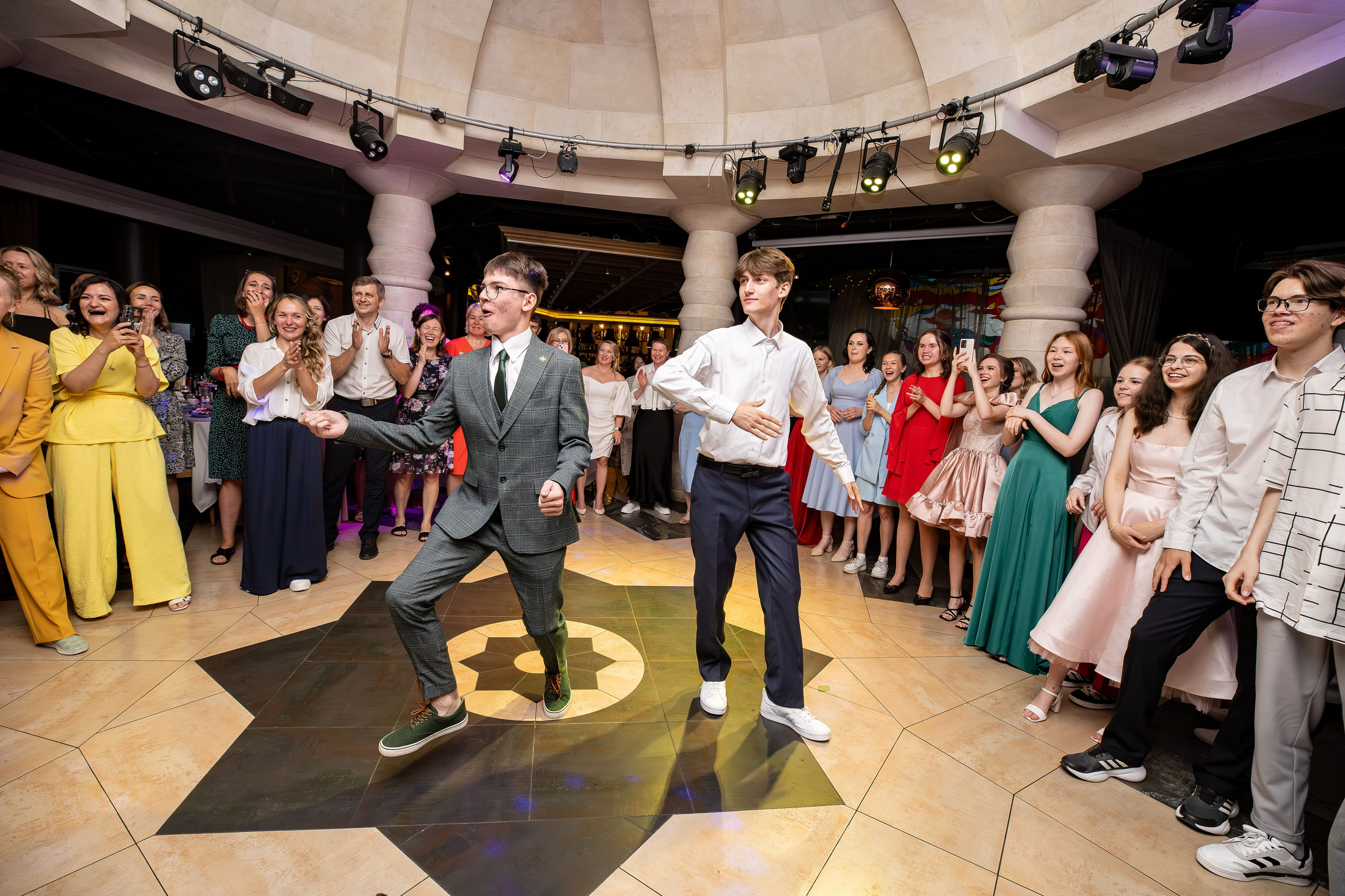 Фото и видео на выпускной в школе и детском саду. Свадебный, семейный видеограф и фотограф в Екатеринбурге Николай Рыков