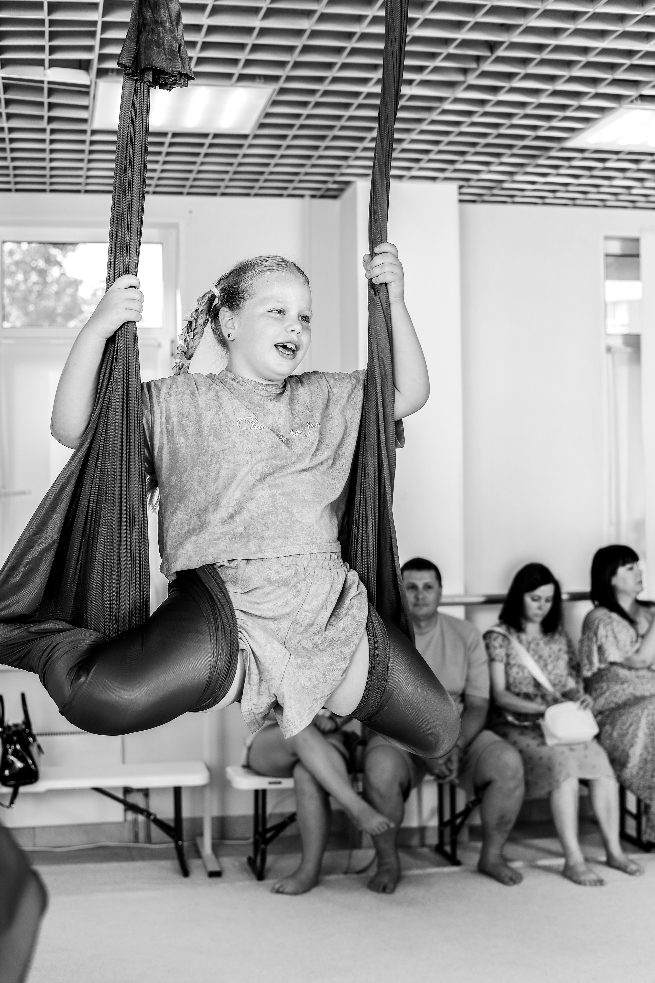 Детская аэройога. Фотограф Надршина Лилия