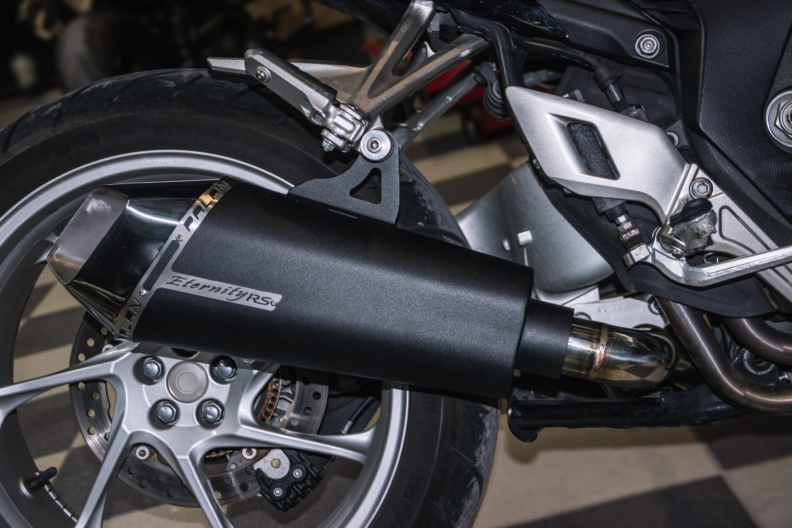 Honda VFR 1200 f muffler custom. ......