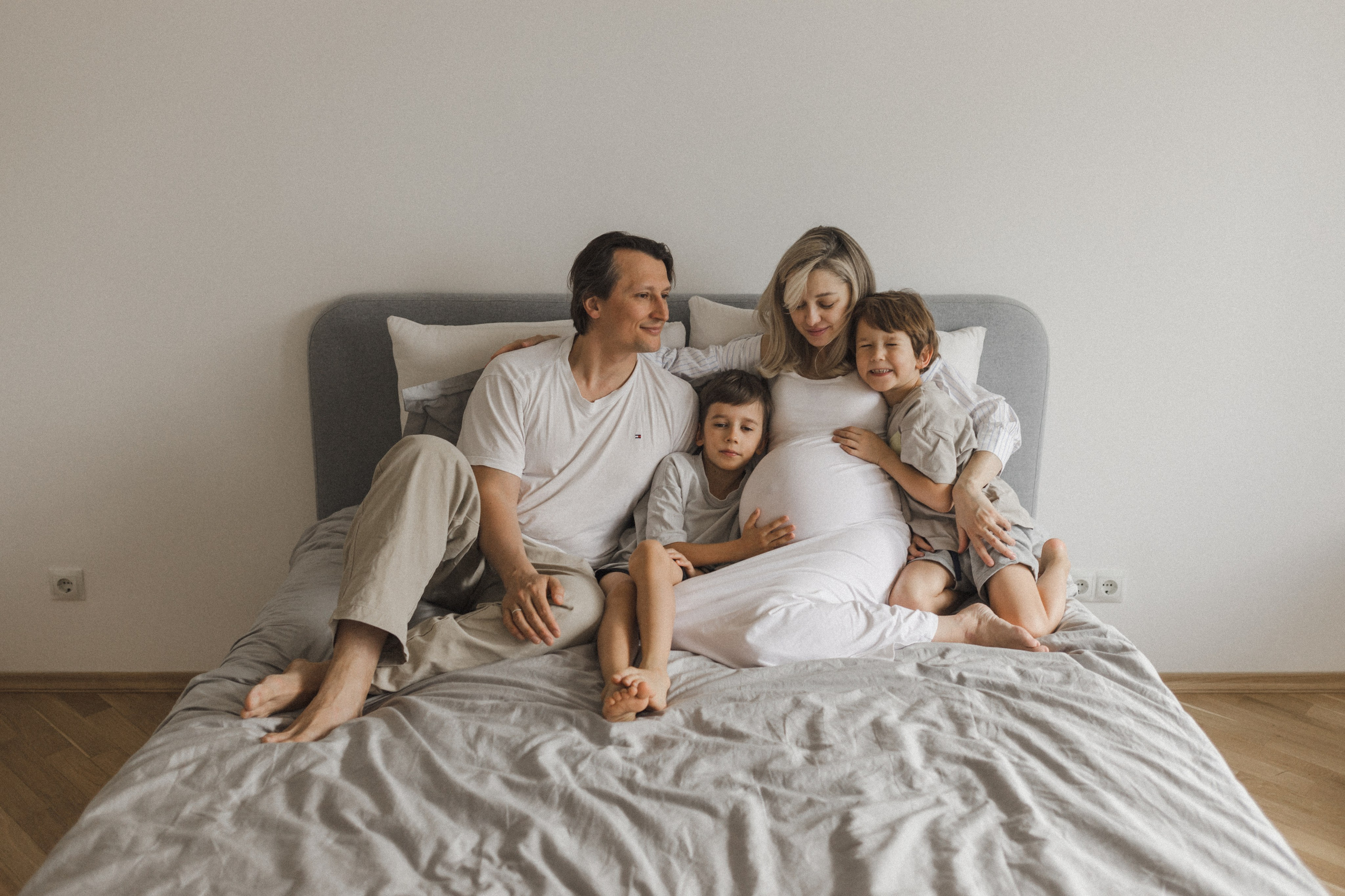 Катя, Паша, Валера и Родион ждут братика. Семейный фотограф в Москве