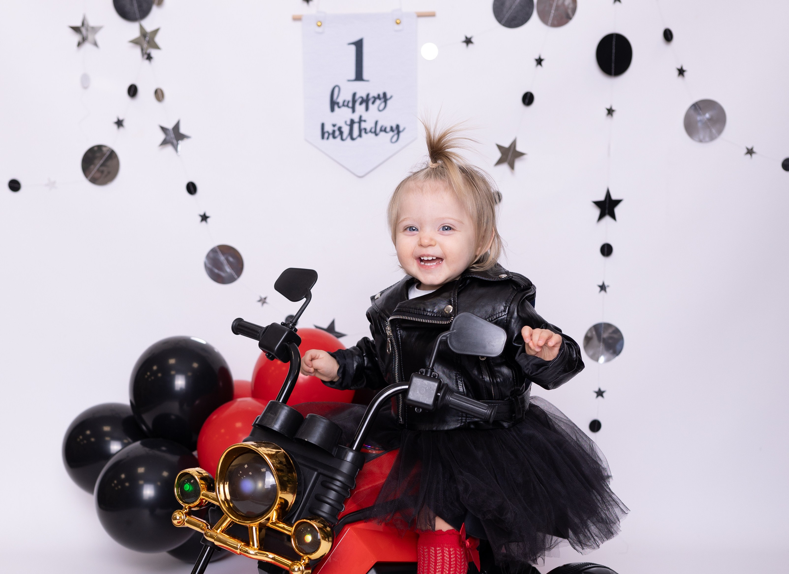 Фотозона с мотоциклом. Фотограф новорожденных. Детский и семейный фотограф Марьяна Юдина