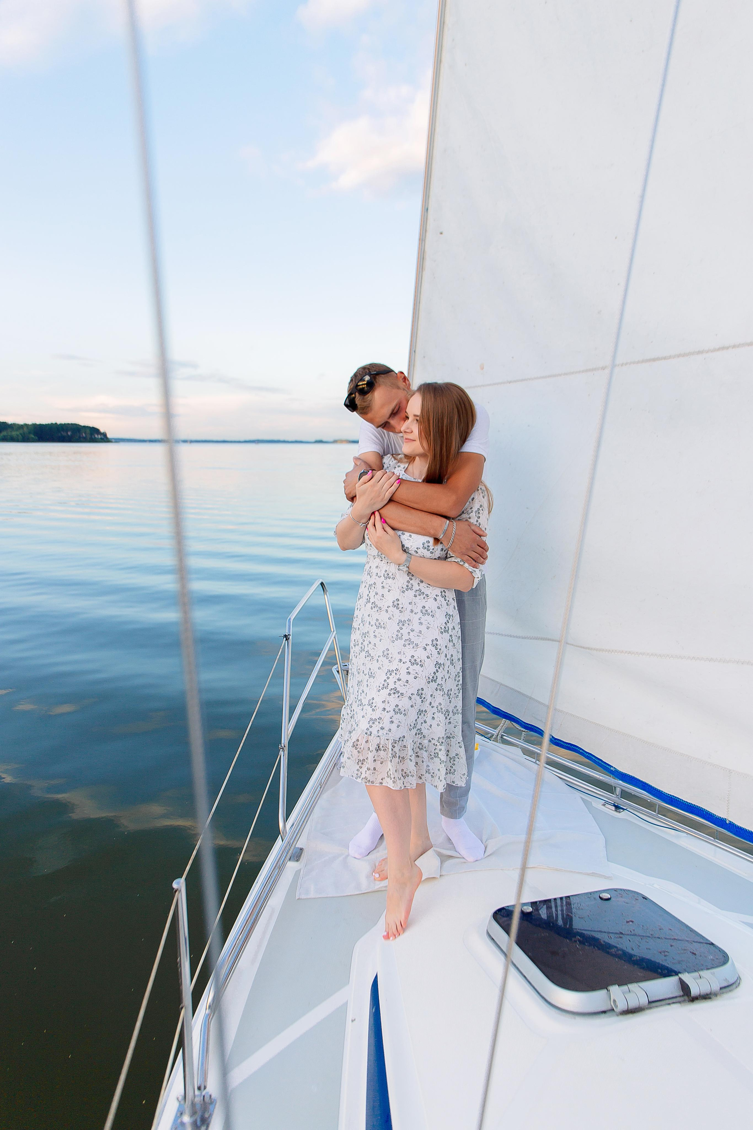 Дмитрий и Виктория предложение на яхте. Семейный детский фотограф. Фотосессия в Минске