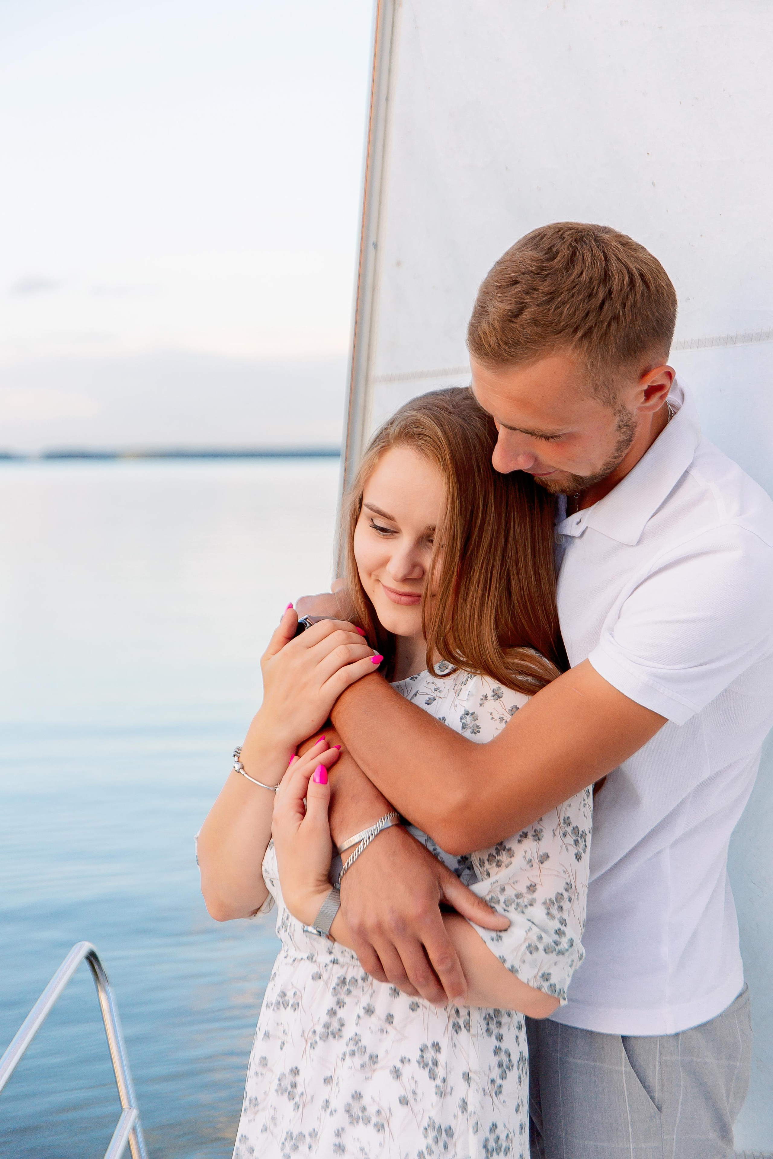 Дмитрий и Виктория предложение на яхте. Семейный детский фотограф. Фотосессия в Минске