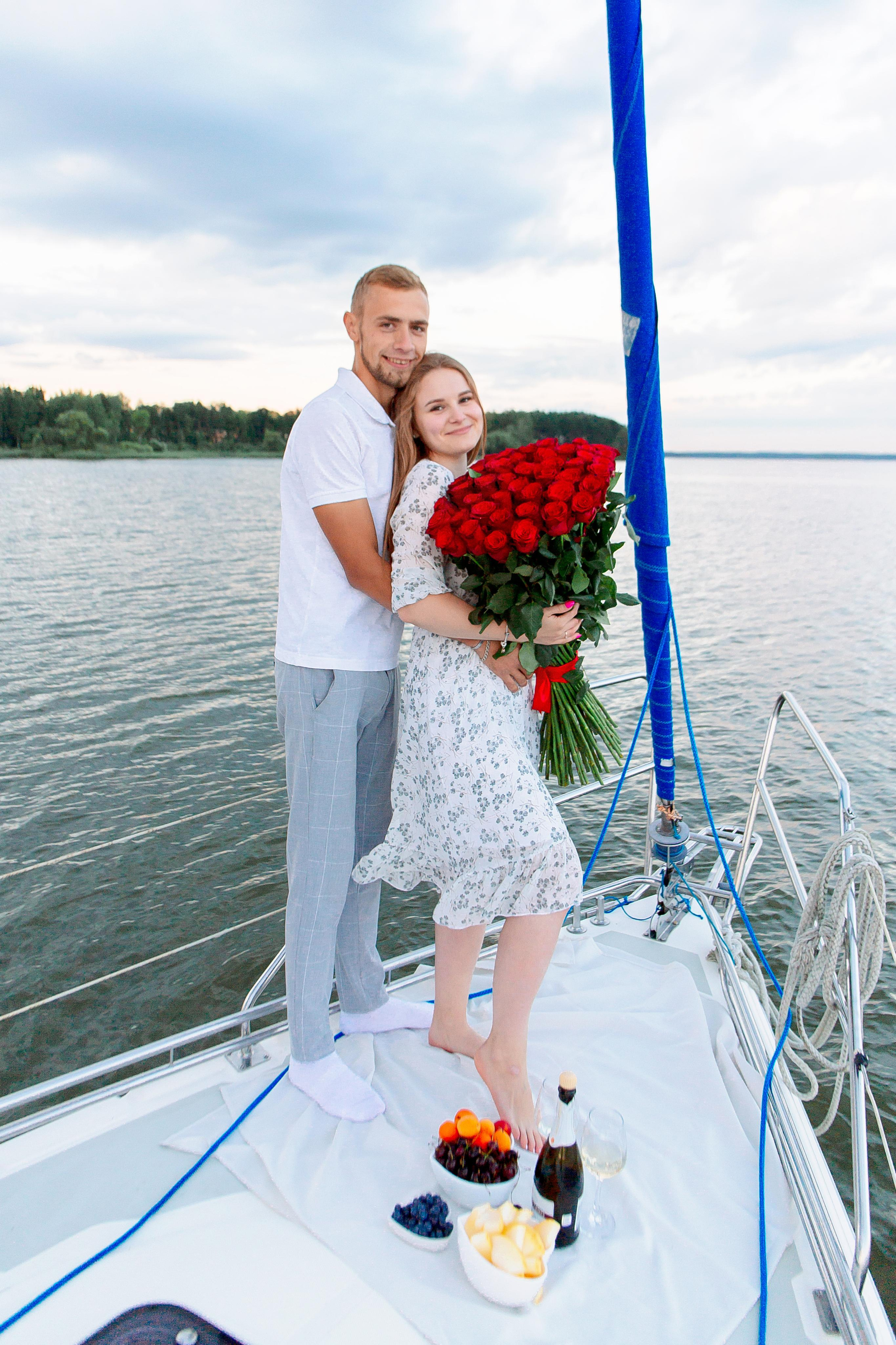 Дмитрий и Виктория предложение на яхте. Семейный детский фотограф. Фотосессия в Минске